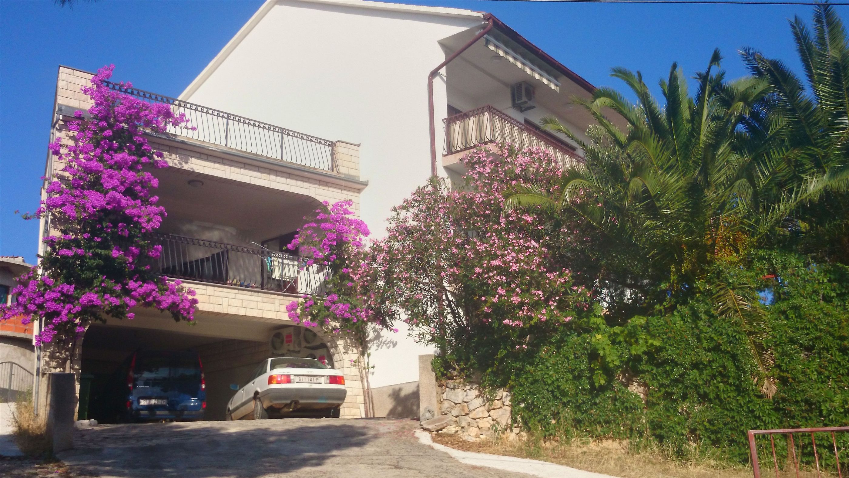 Apartments Karmela 40278-A1