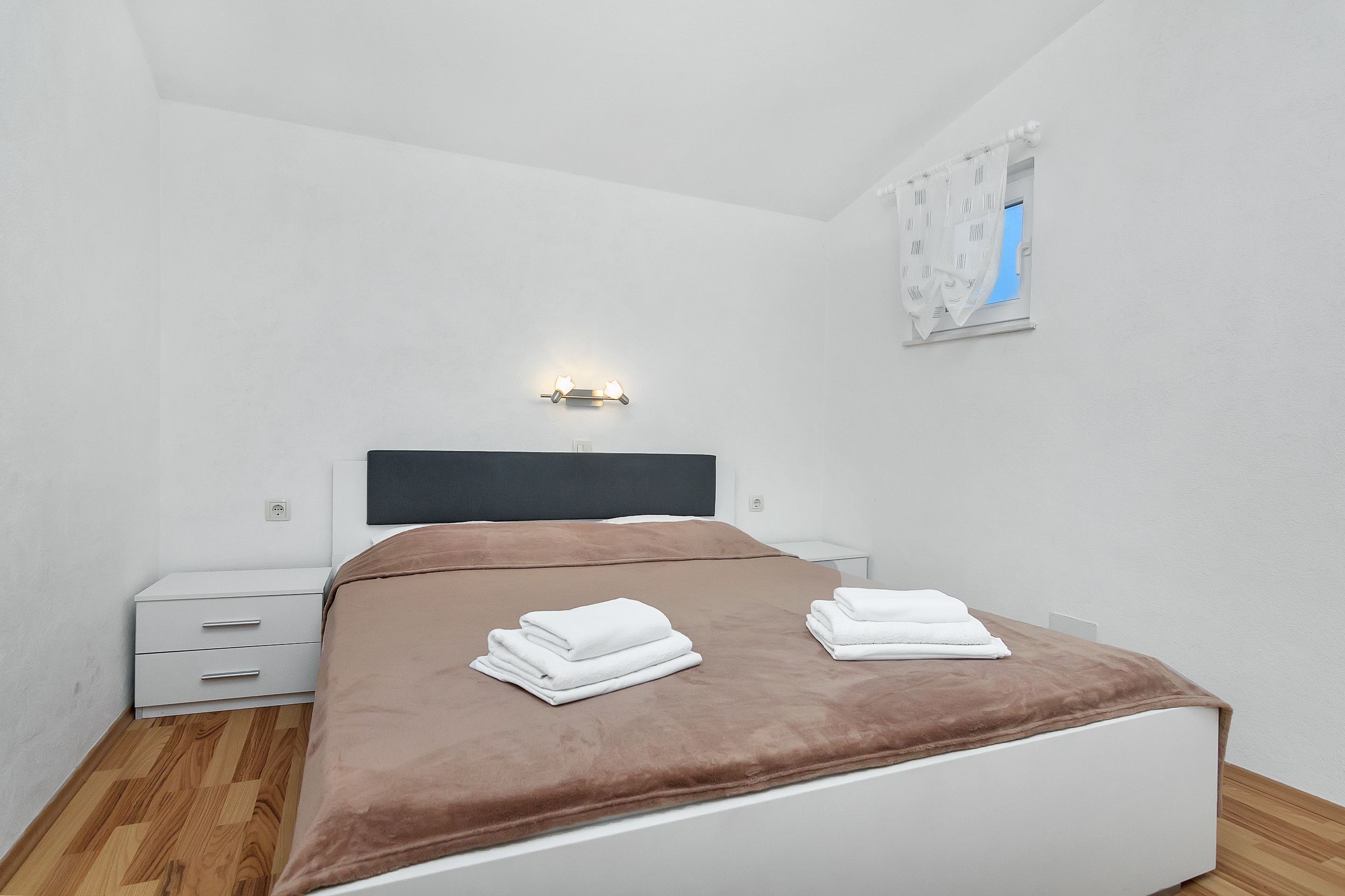 Apartments Igor 44141-A9