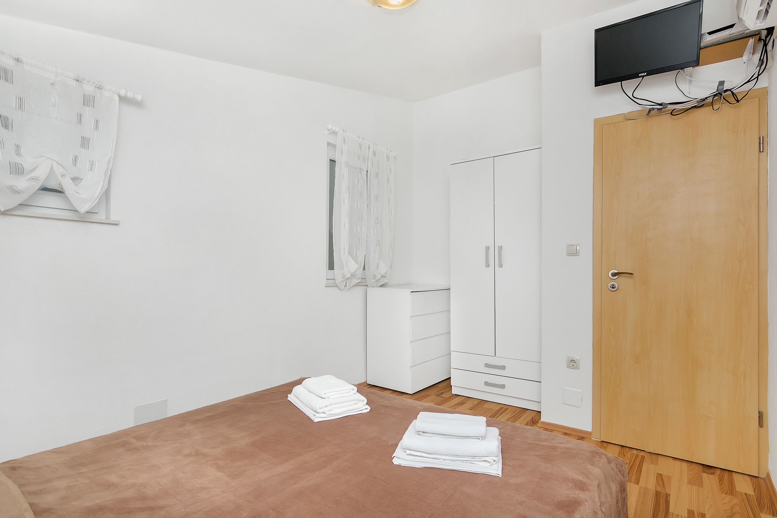 Apartments Igor 44141-A9