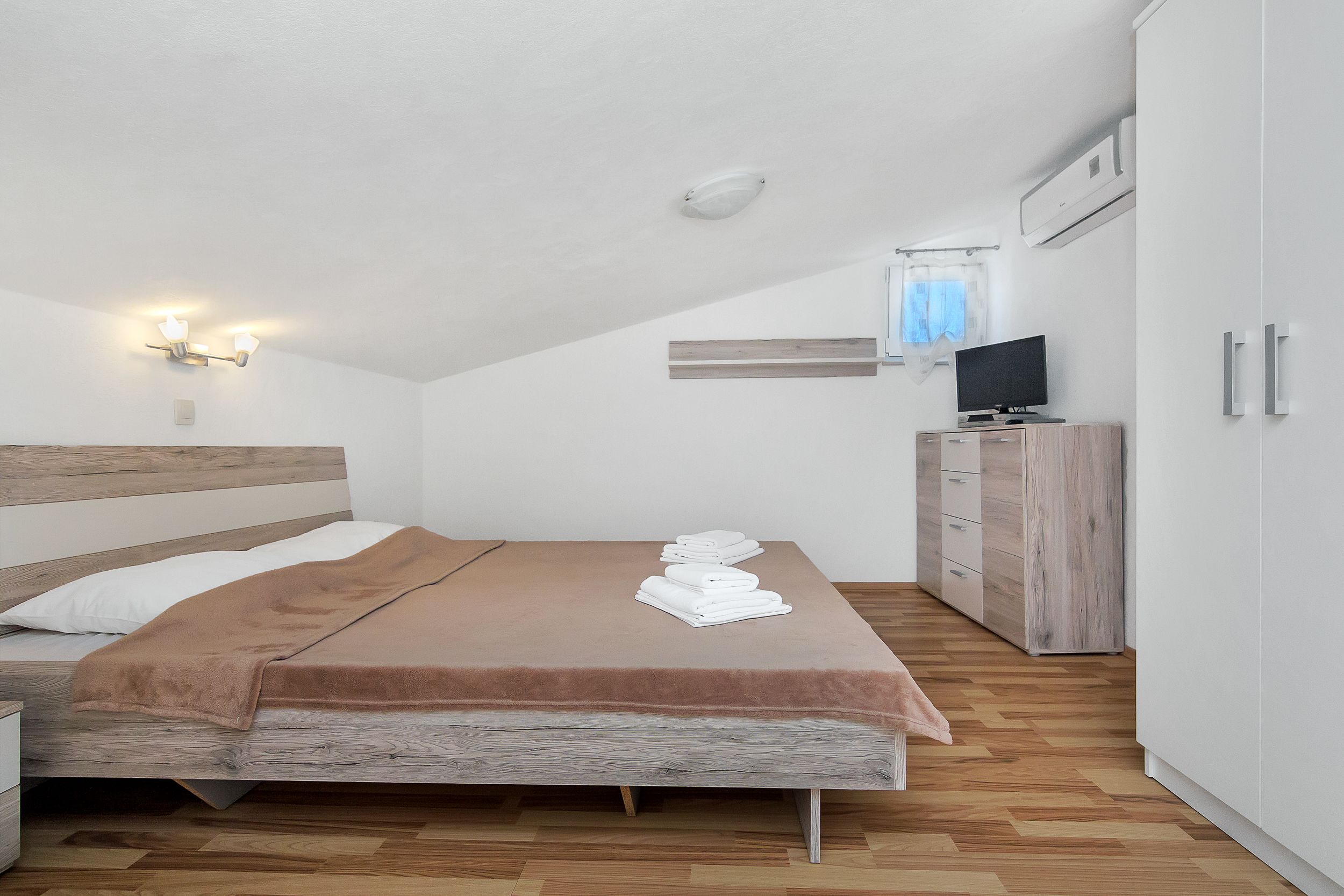 Apartments Igor 44141-A9