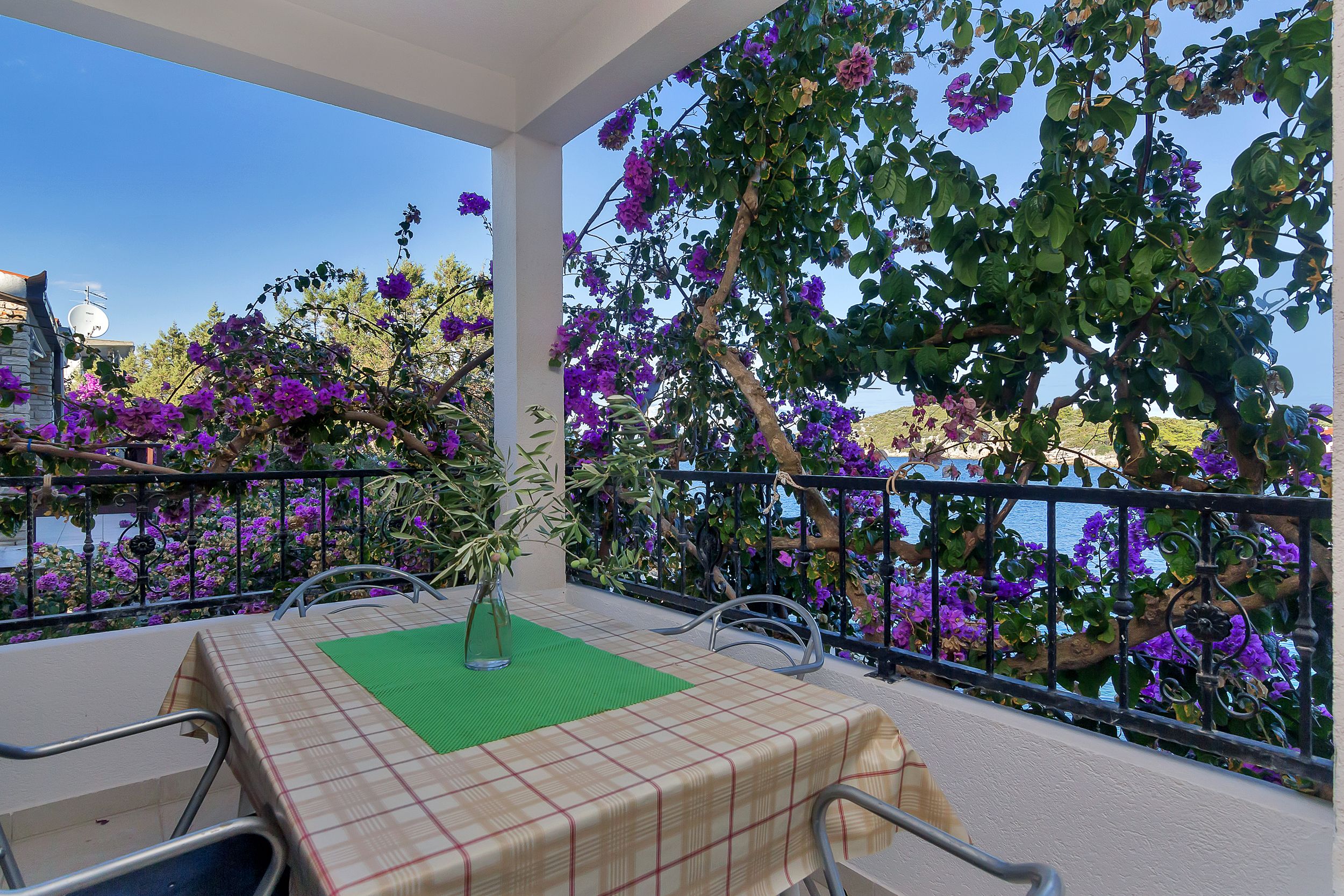 Apartment and Rooms Nikola 38301-A3