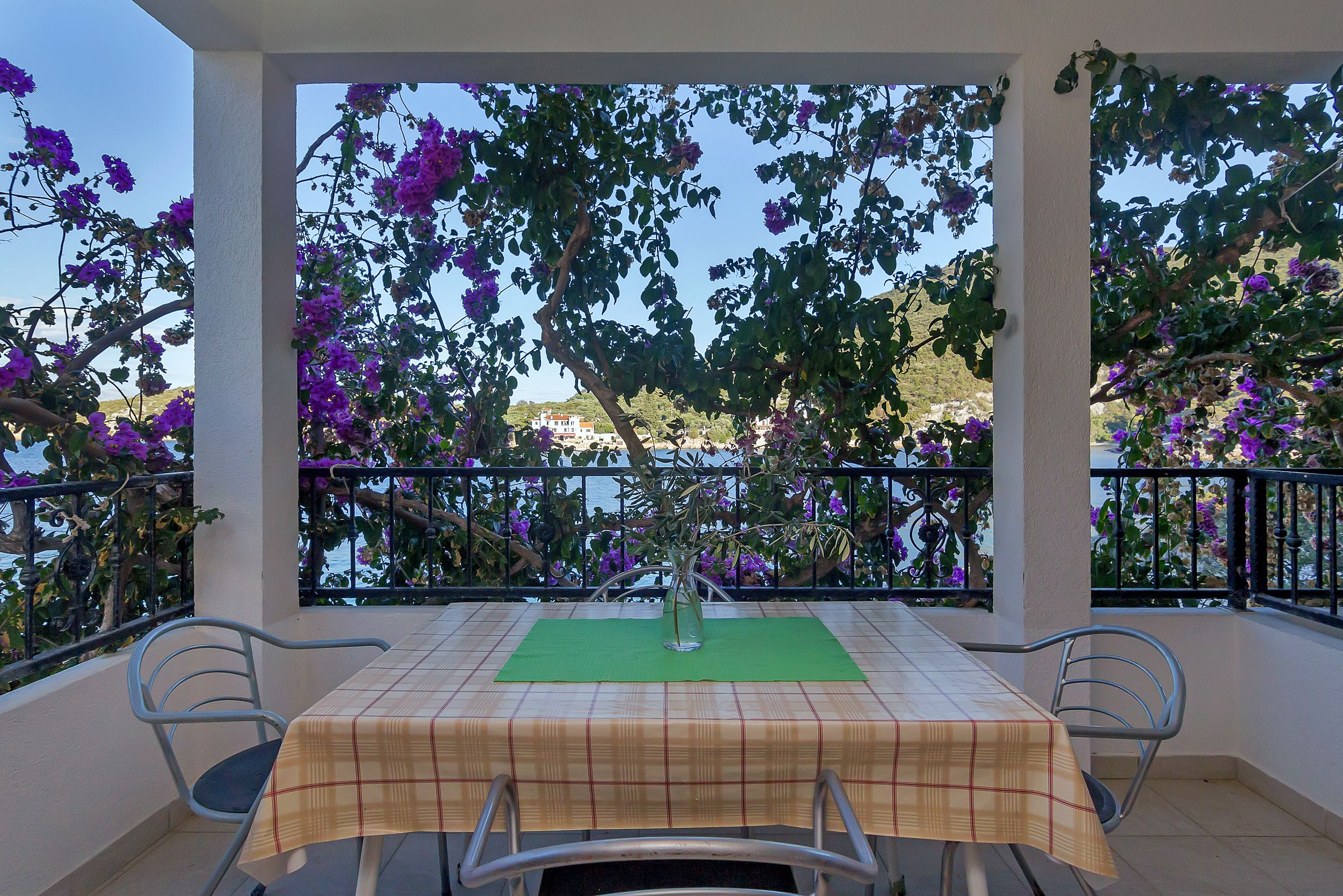 Apartment and Rooms Nikola 38301-A3