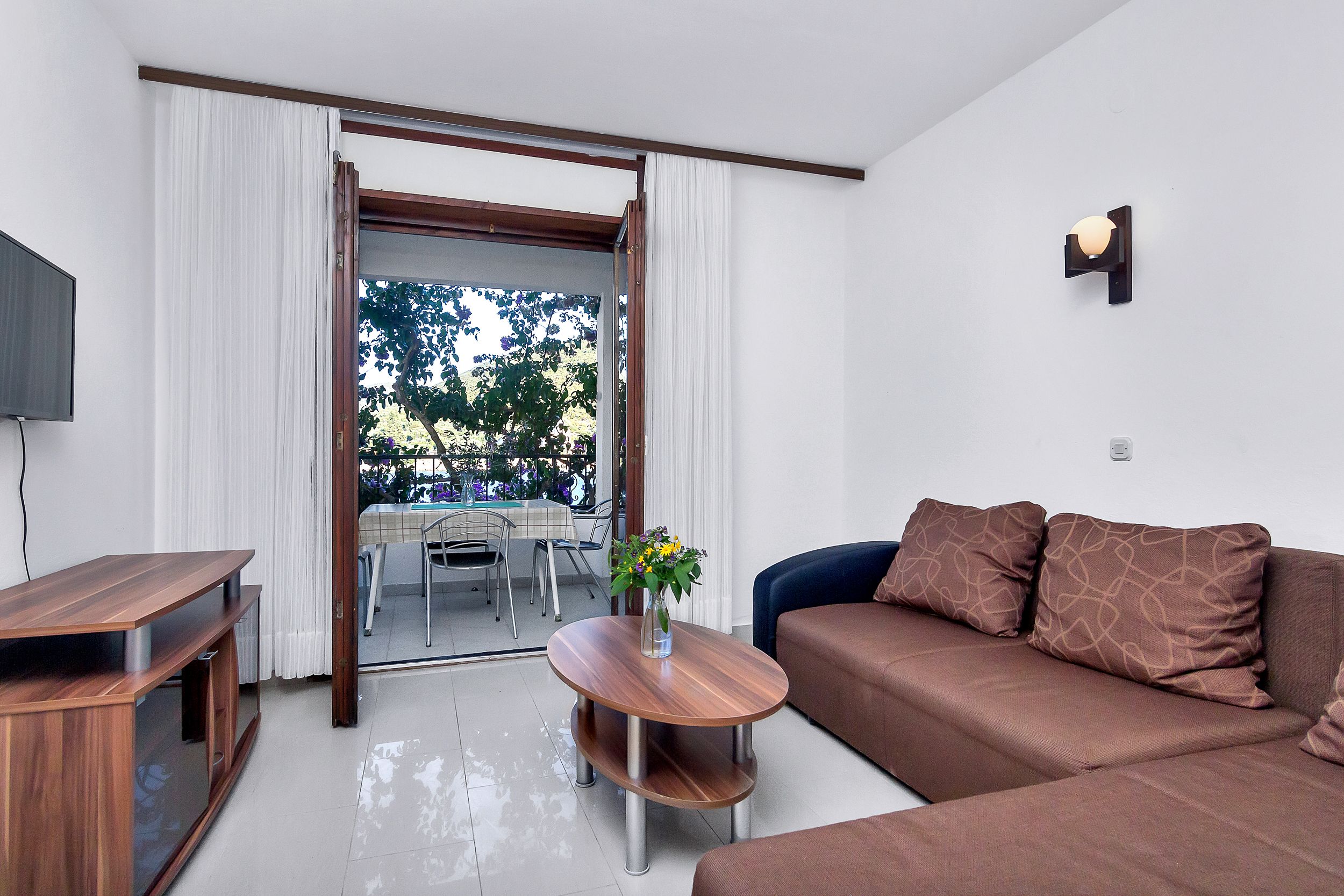 Apartment and Rooms Nikola 38301-A3