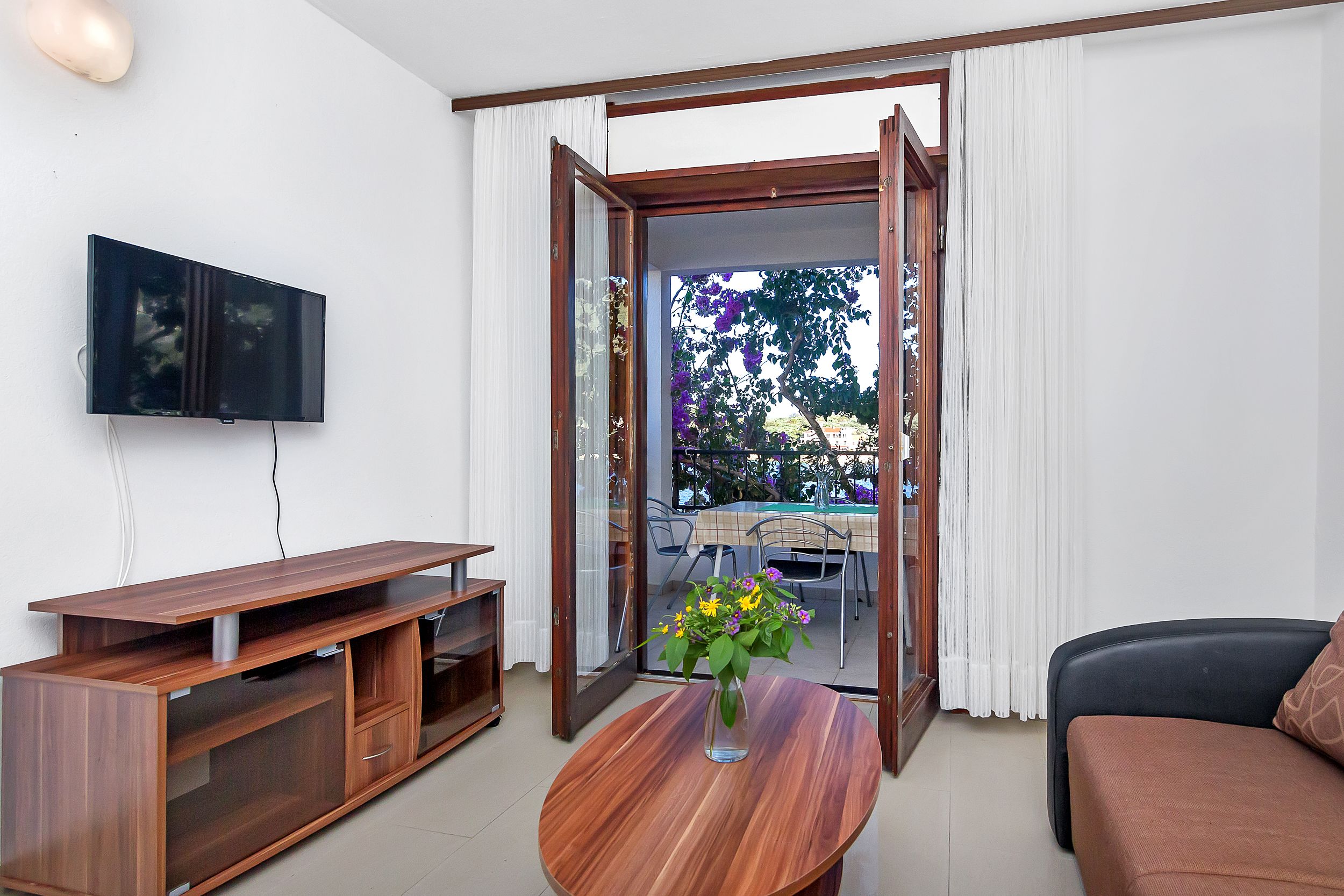 Apartment and Rooms Nikola 38301-A3
