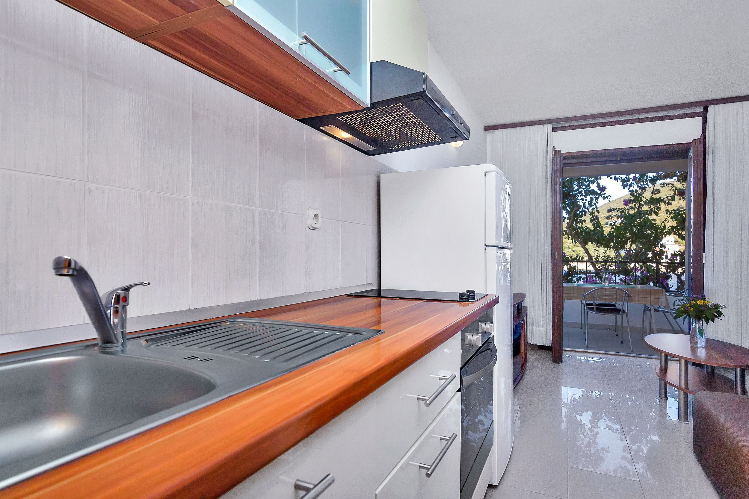 Apartment and Rooms Nikola 38301-A3