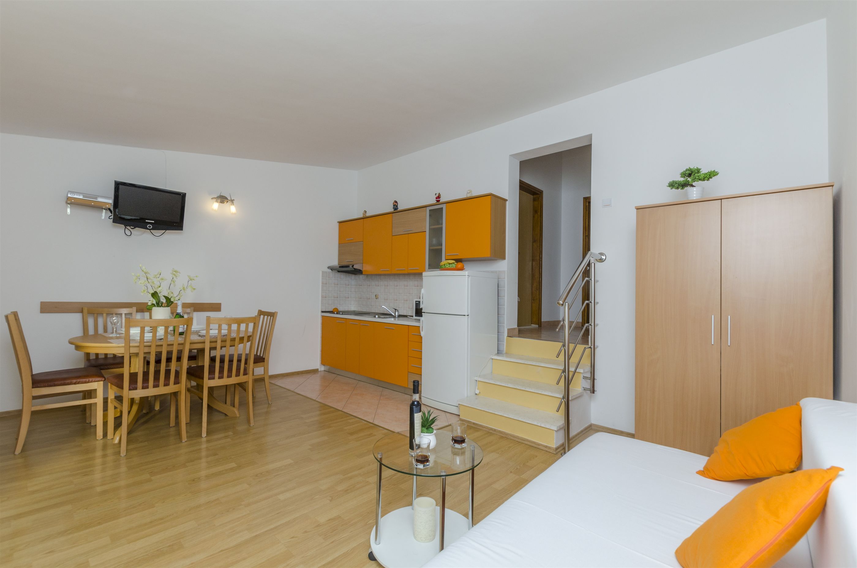 Apartments Srecko 41401-A1