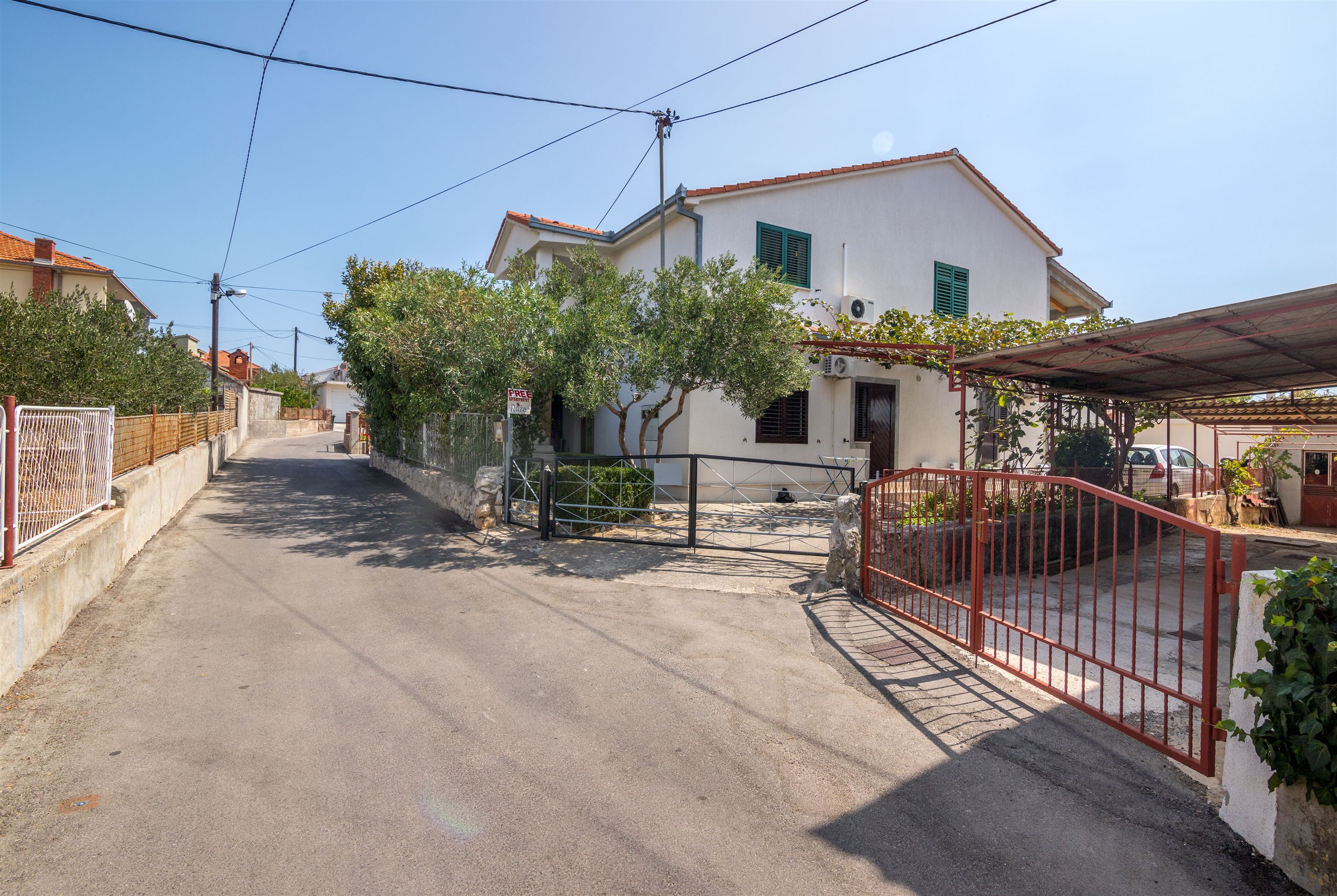 Apartment and Rooms Ruža S2
