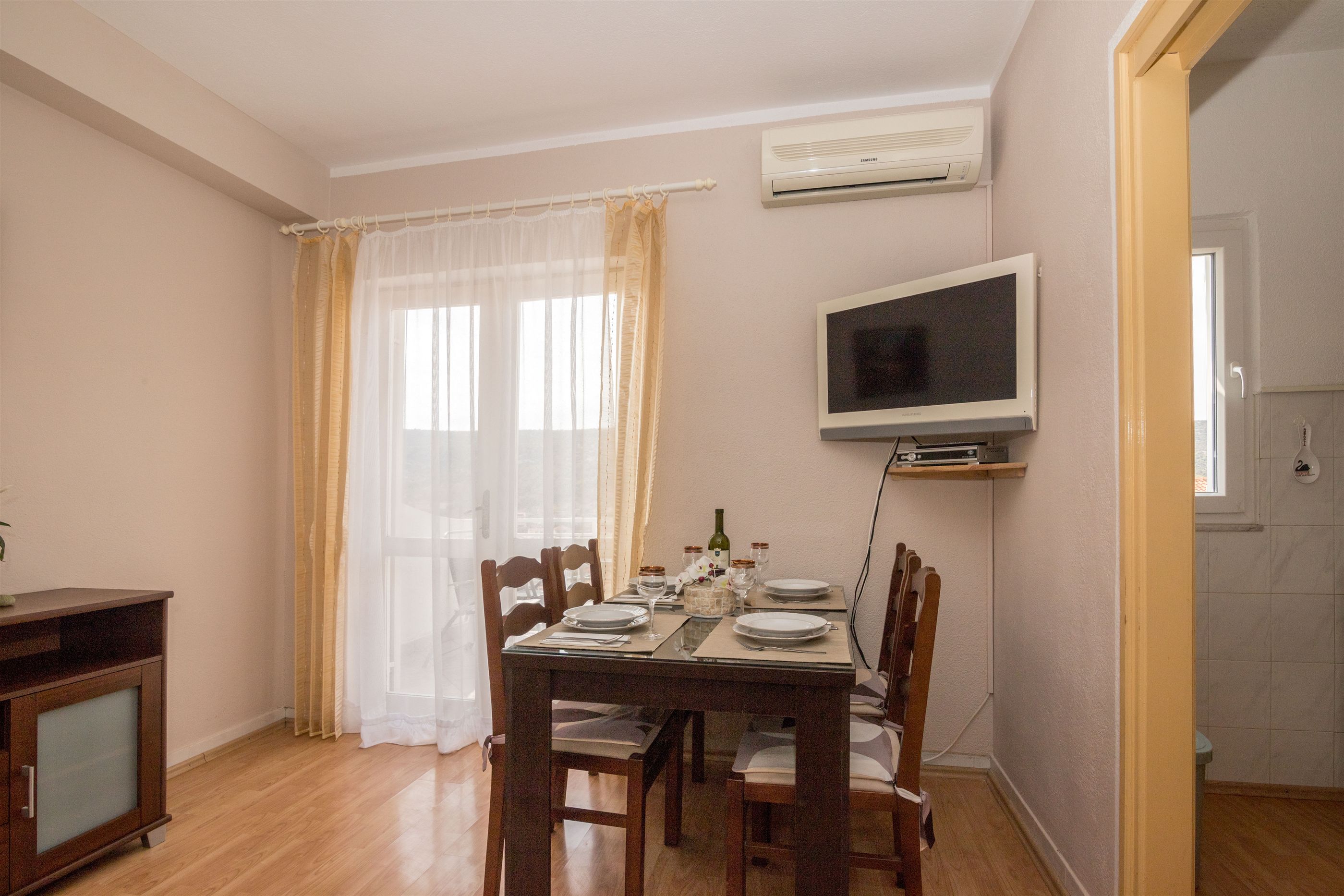 Apartments Mirjana 32121-A1