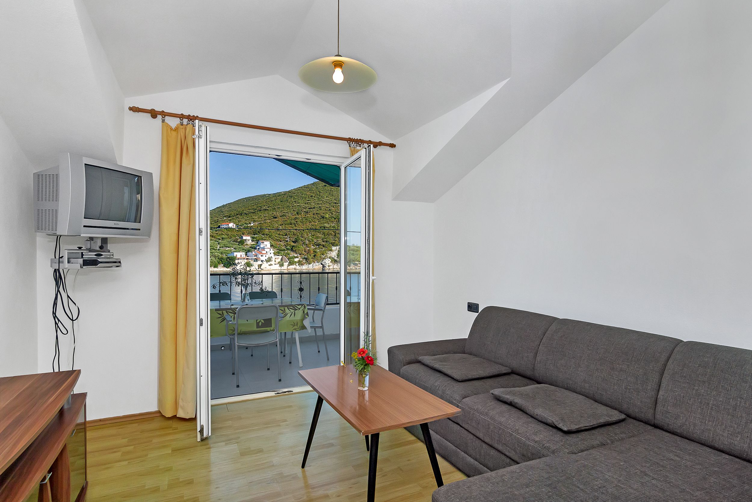 Apartment and Rooms Nikola 38301-A7