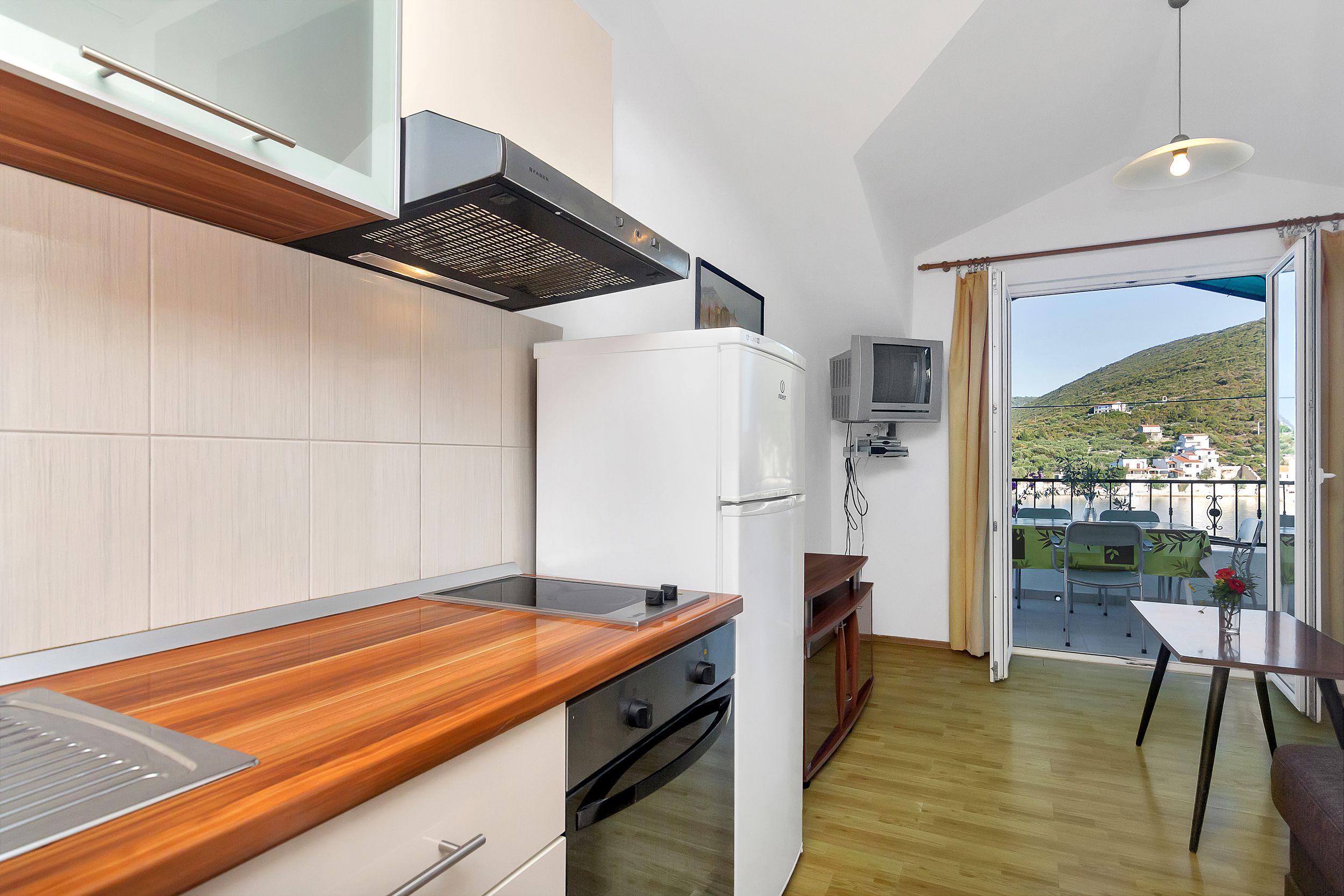 Apartment and Rooms Nikola 38301-A7