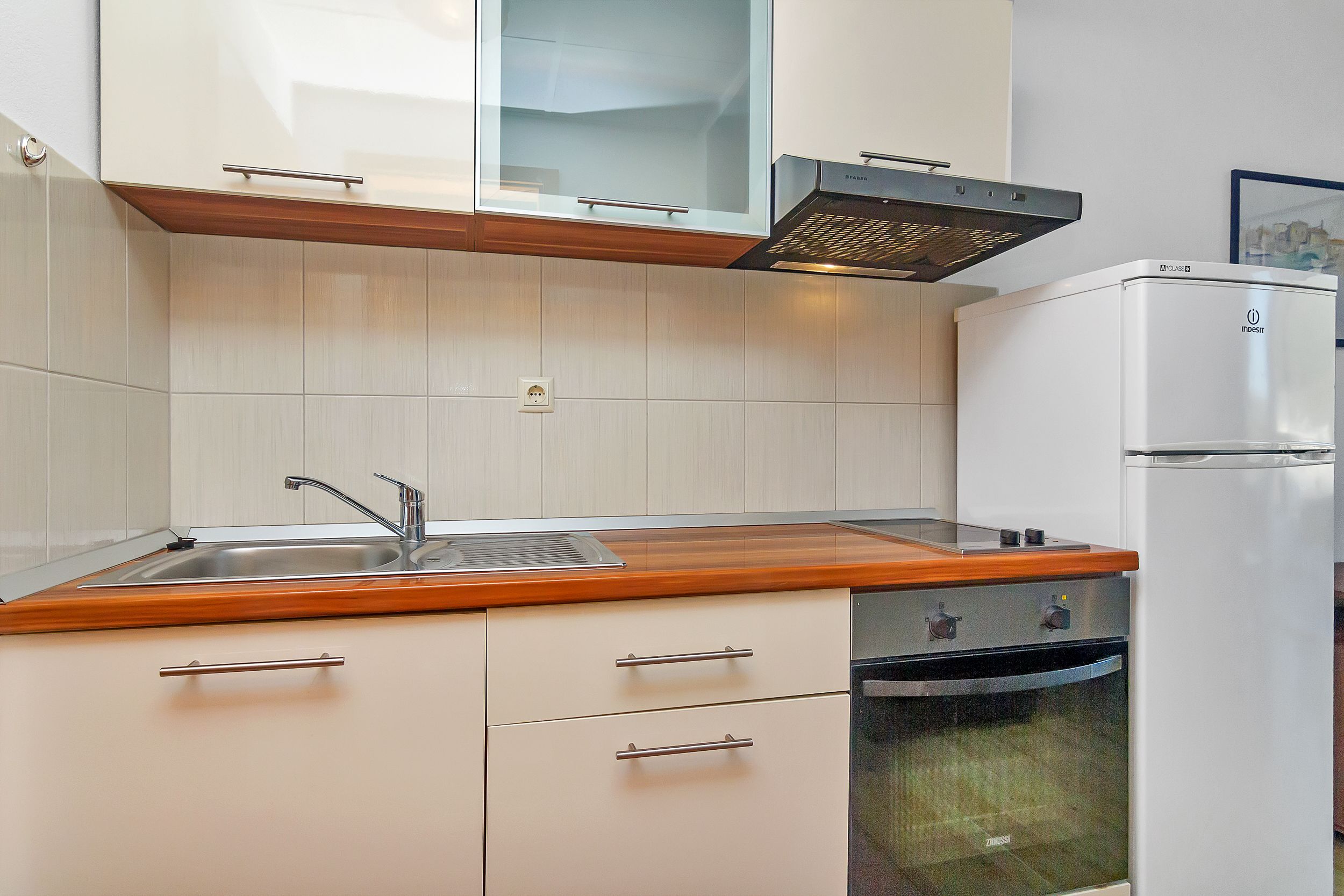 Apartment and Rooms Nikola 38301-A7