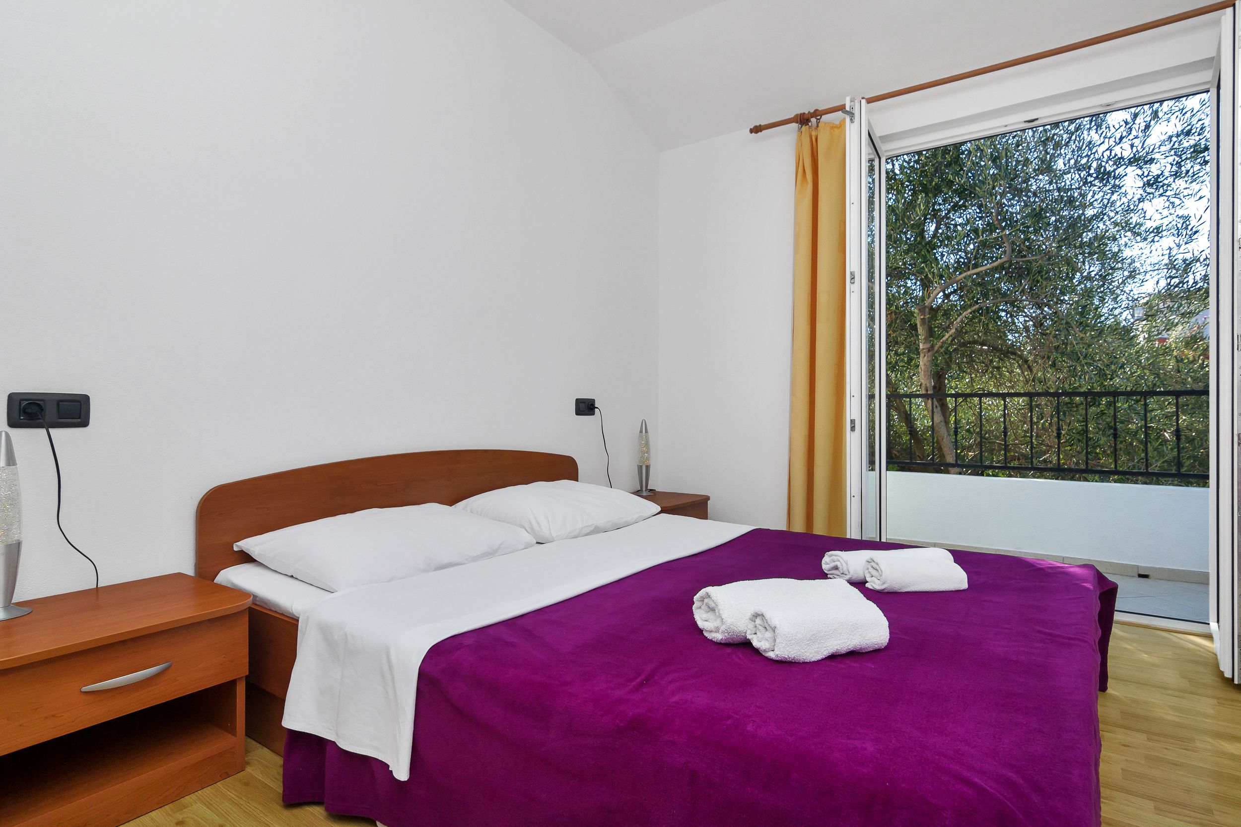 Apartment and Rooms Nikola 38301-A7