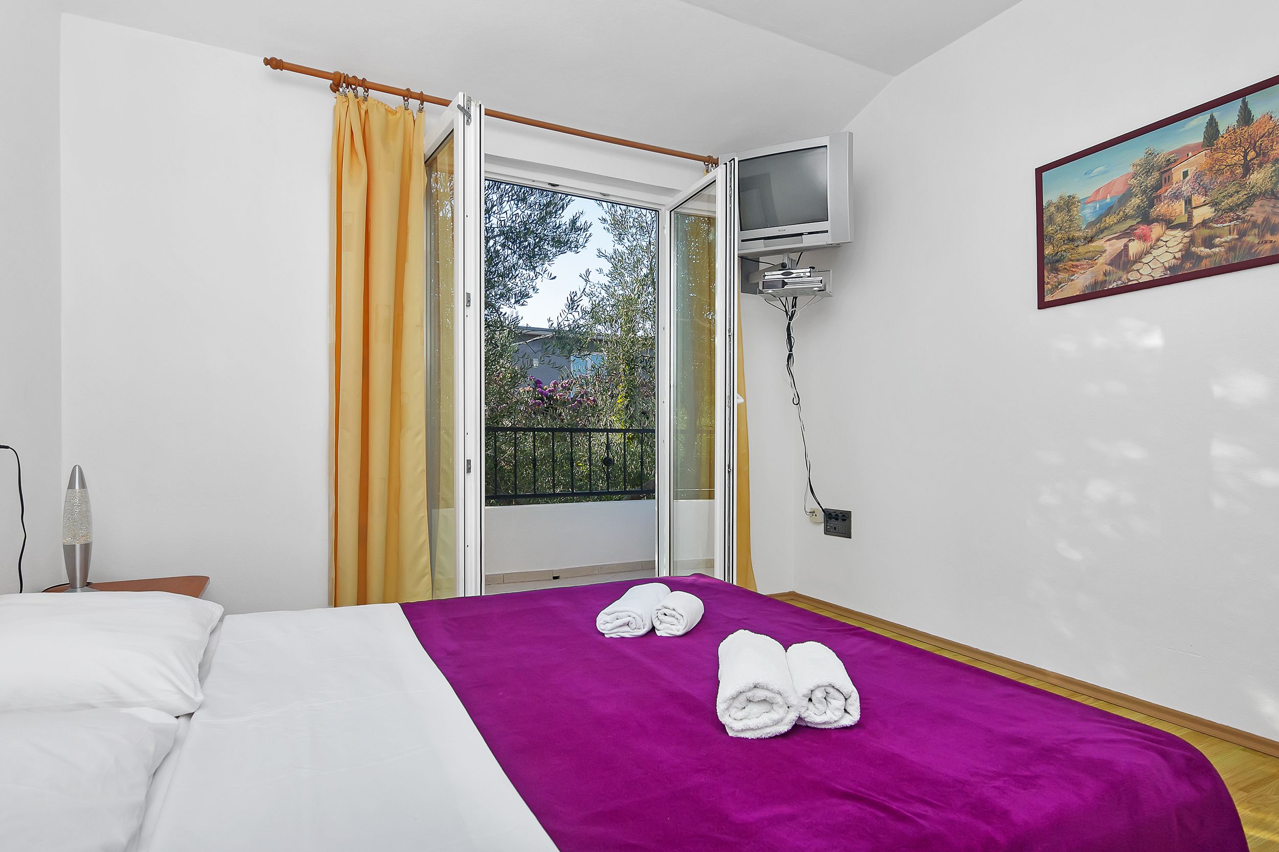 Apartment and Rooms Nikola 38301-A7