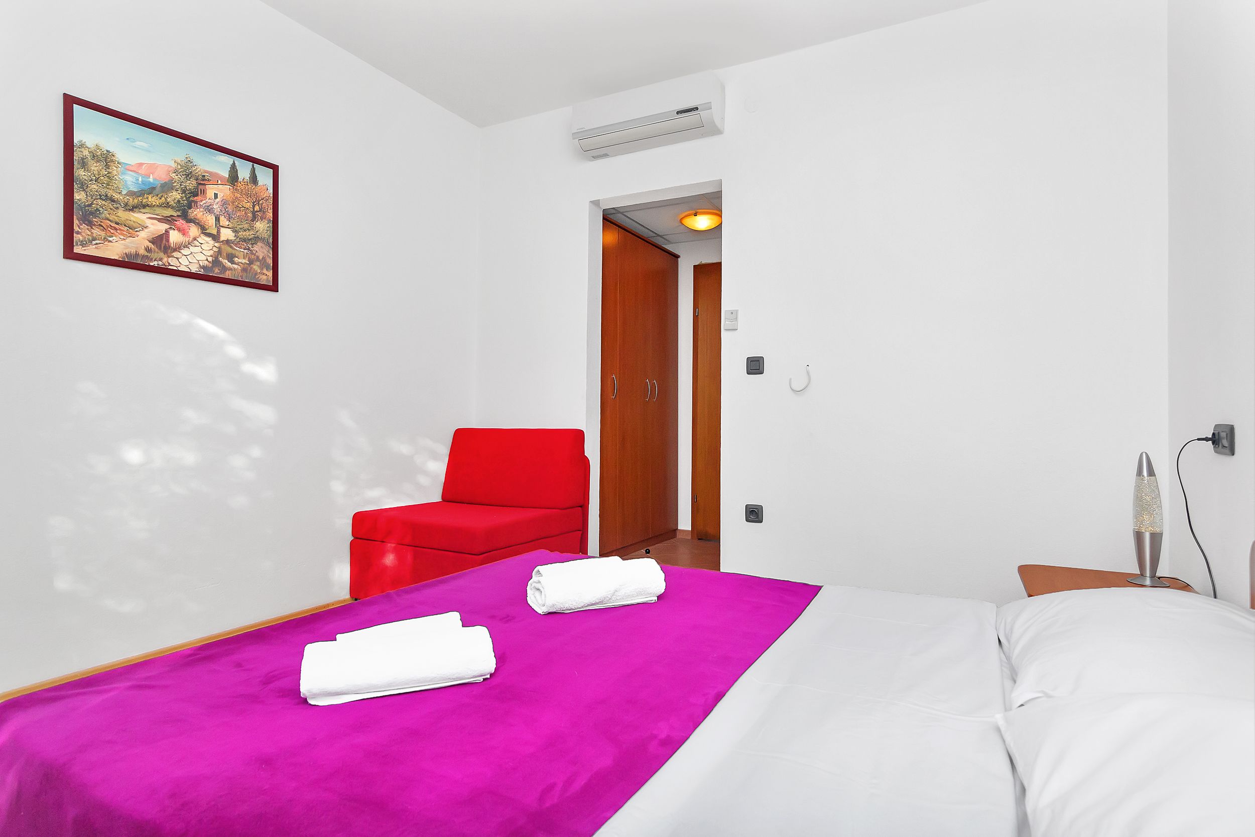 Apartment and Rooms Nikola 38301-A7