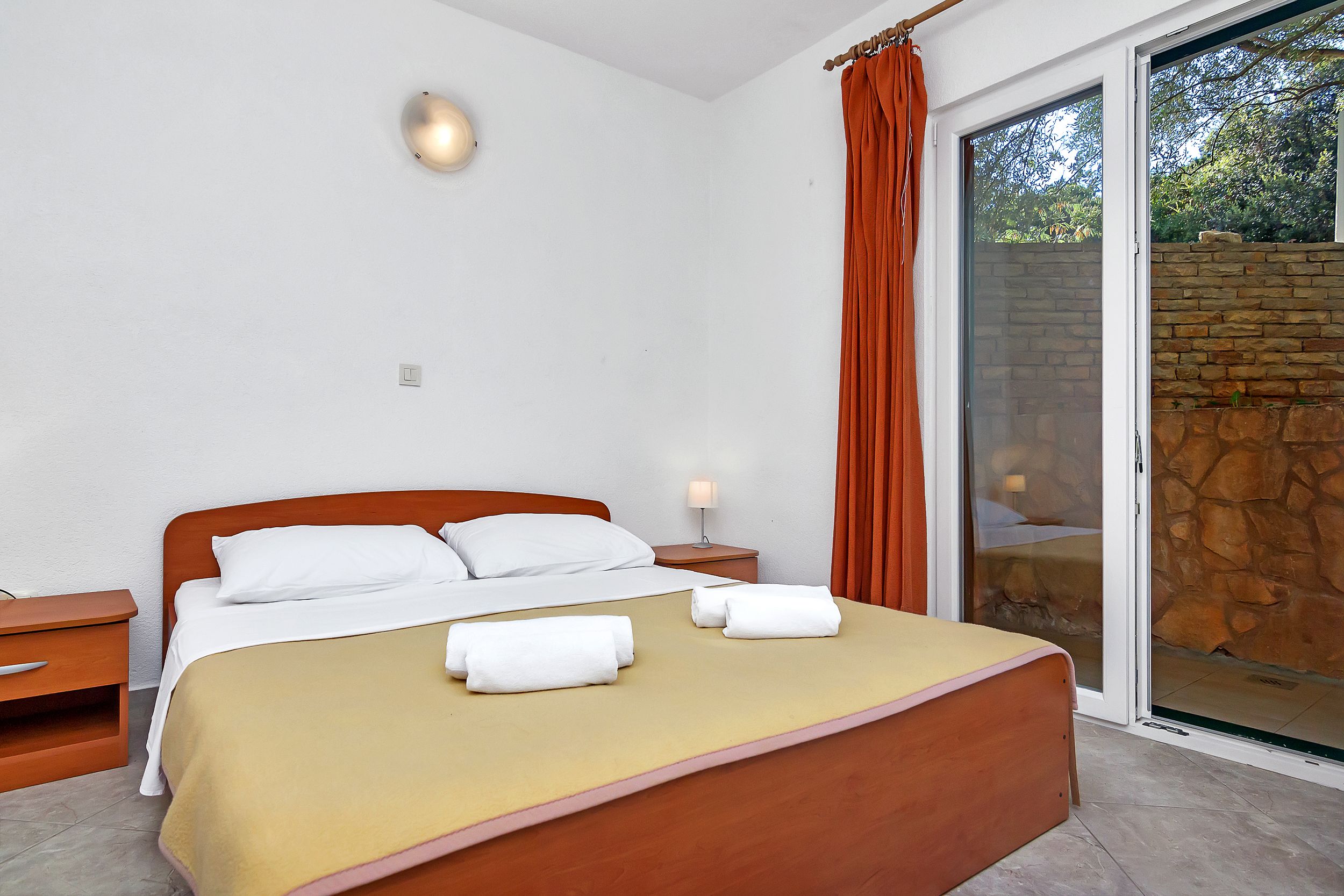 Apartment and Rooms Nikola 38301-A8