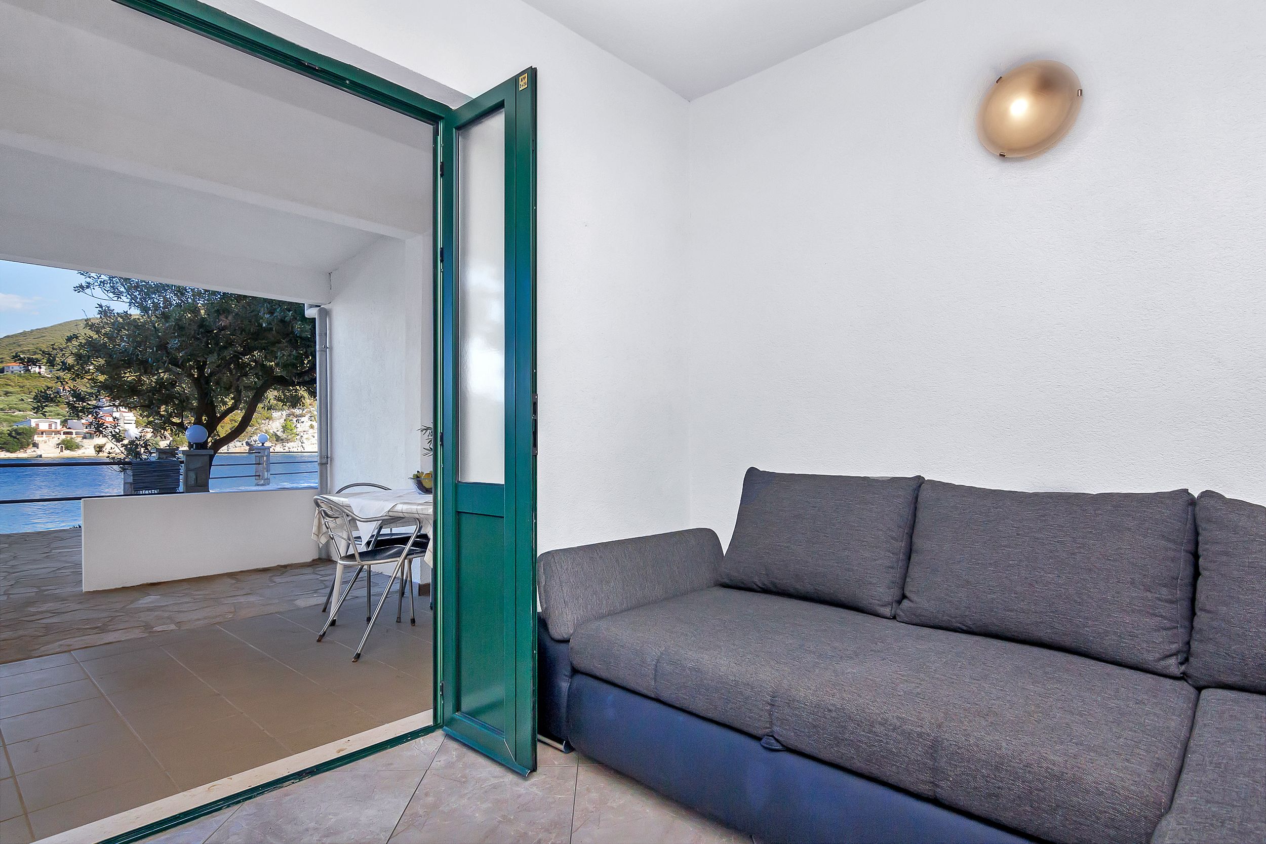 Apartment and Rooms Nikola 38301-A8