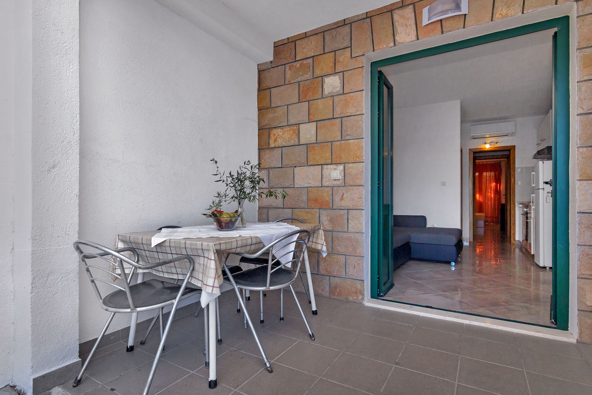 Apartment and Rooms Nikola 38301-A8