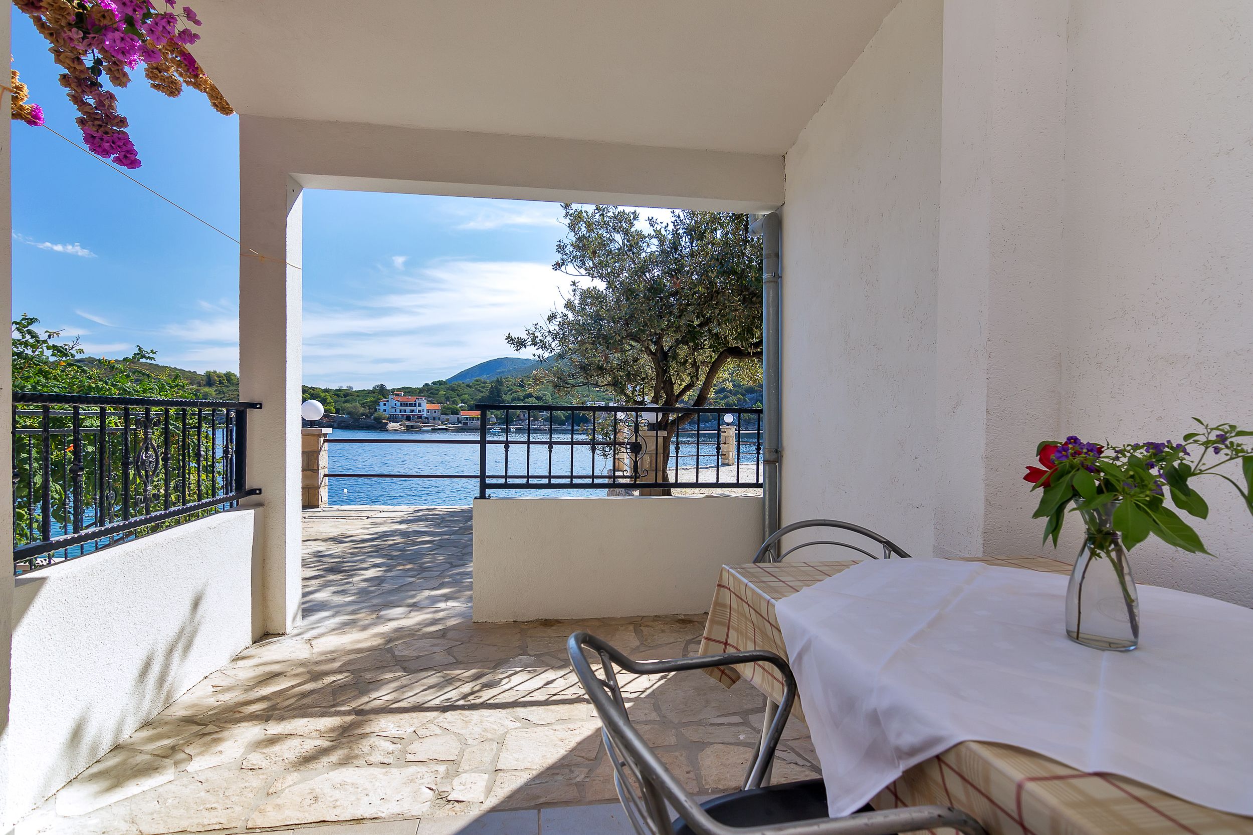 Apartment and Rooms Nikola 38301-A8