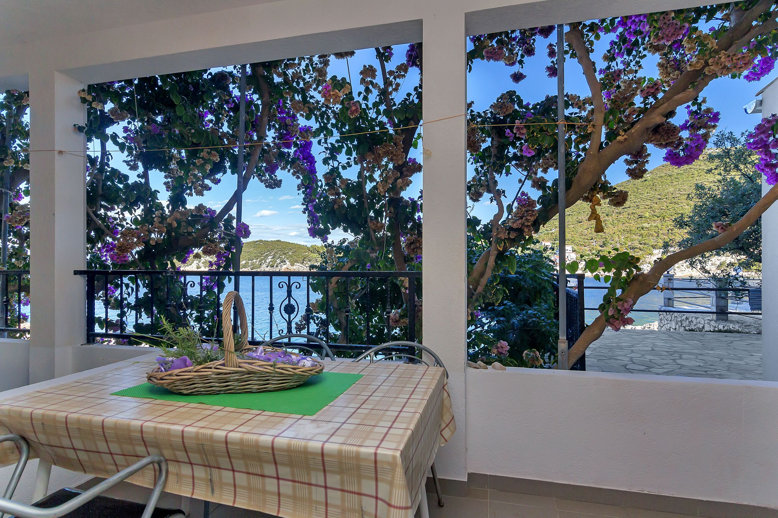 Apartment and Rooms Nikola 38301-A9