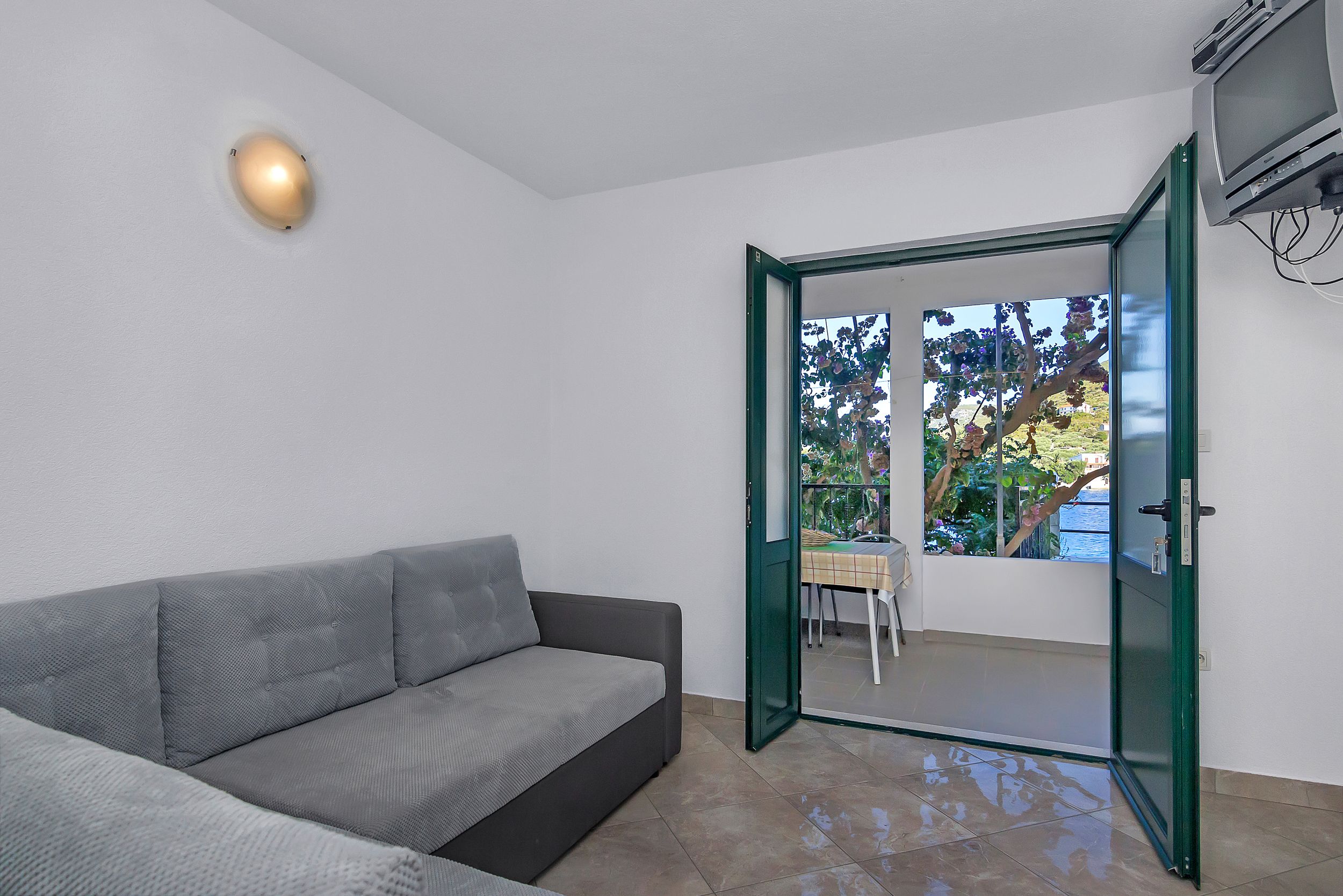 Apartment and Rooms Nikola 38301-A9