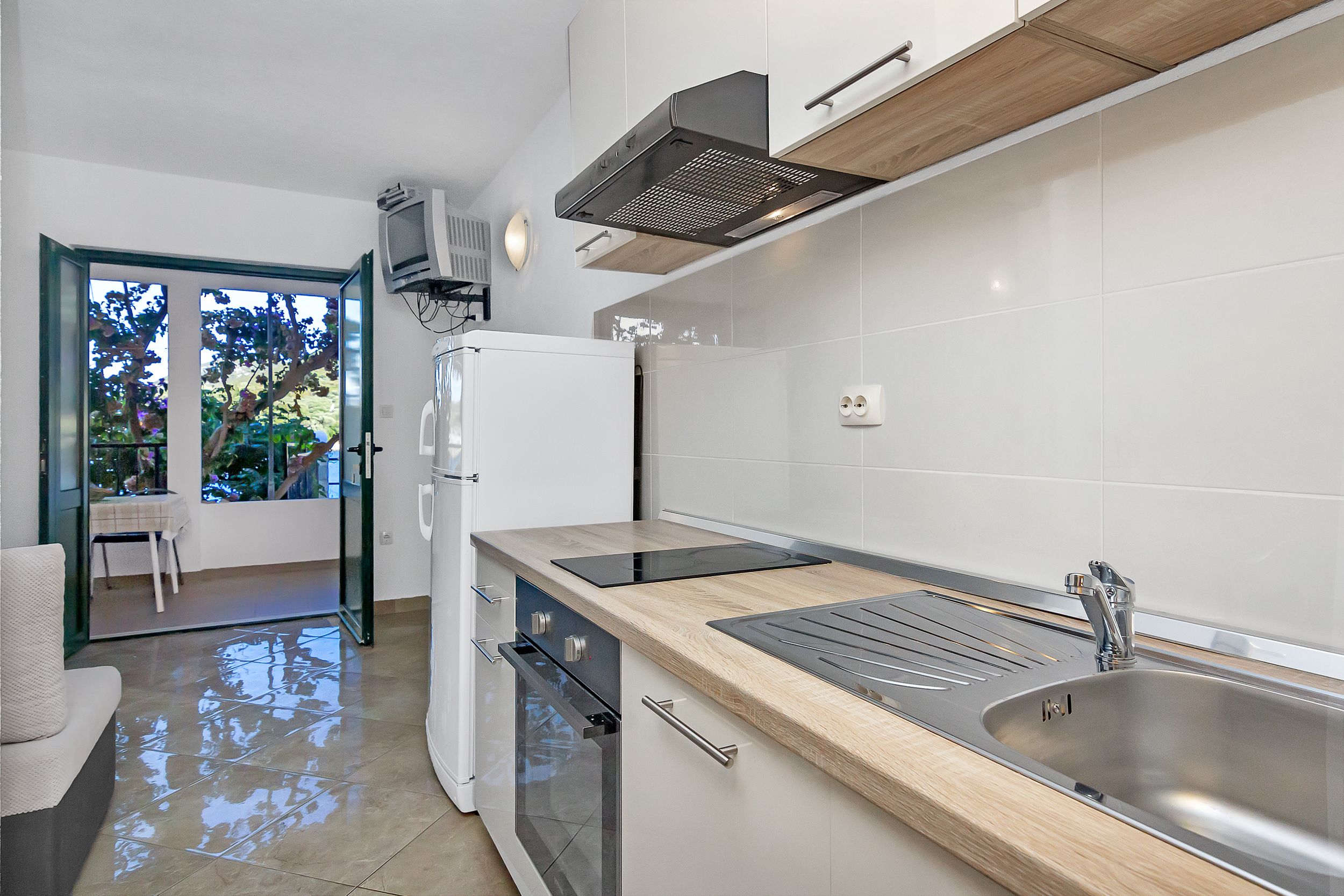 Apartment and Rooms Nikola 38301-A9