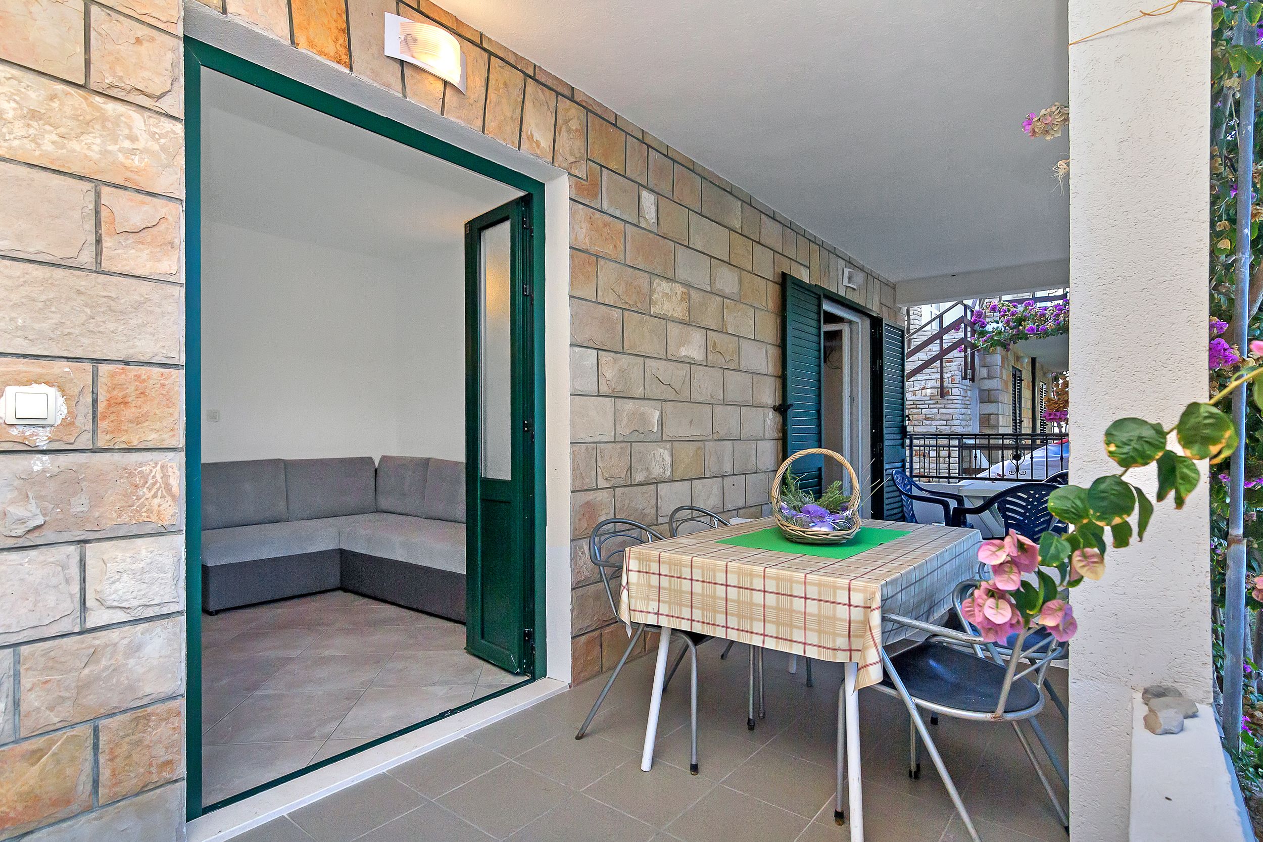 Apartment and Rooms Nikola 38301-A9
