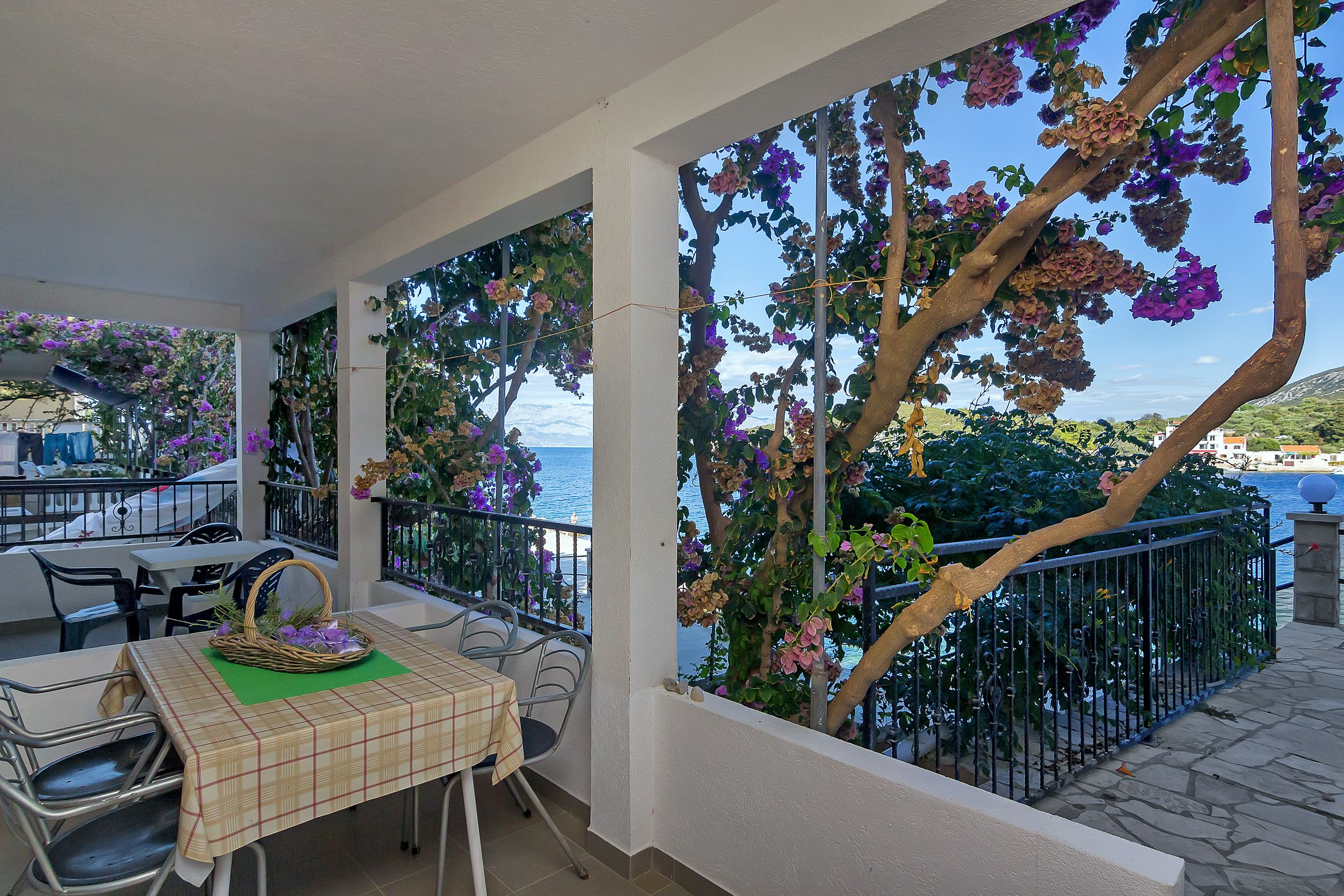 Apartment and Rooms Nikola 38301-A9