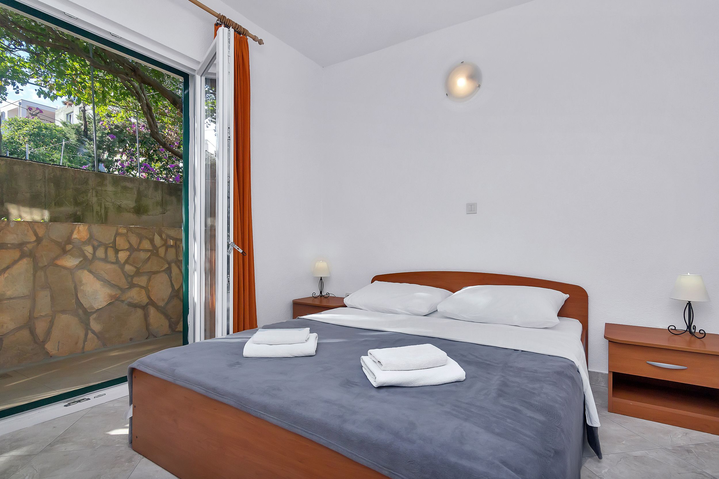 Apartment and Rooms Nikola 38301-A9