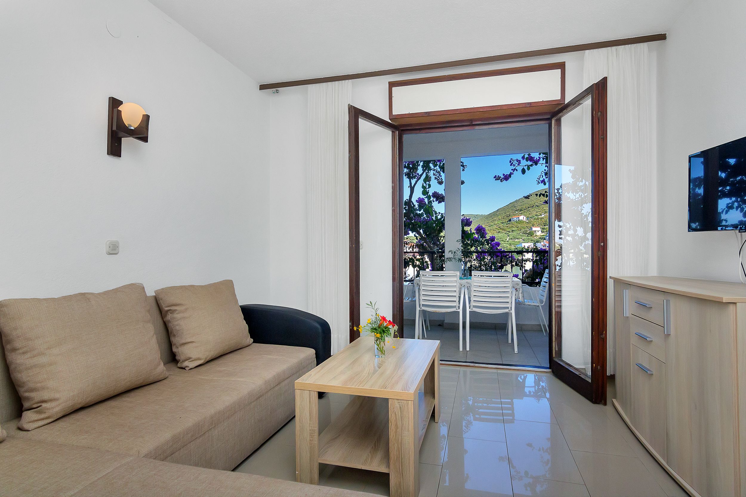 Apartment and Rooms Nikola 38301-A10