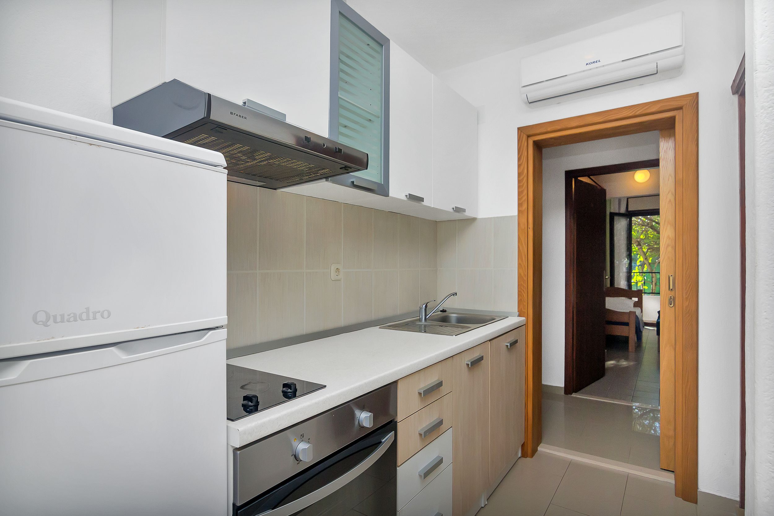 Apartment and Rooms Nikola 38301-A10