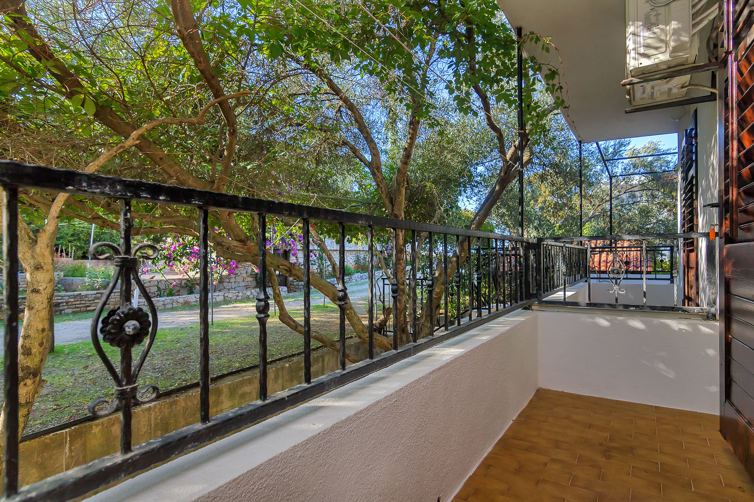 Apartment and Rooms Nikola 38301-A10