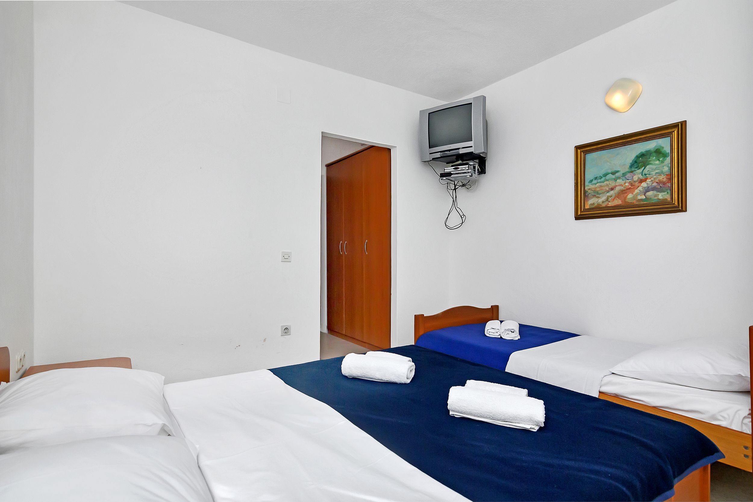Apartment and Rooms Nikola 38301-A10