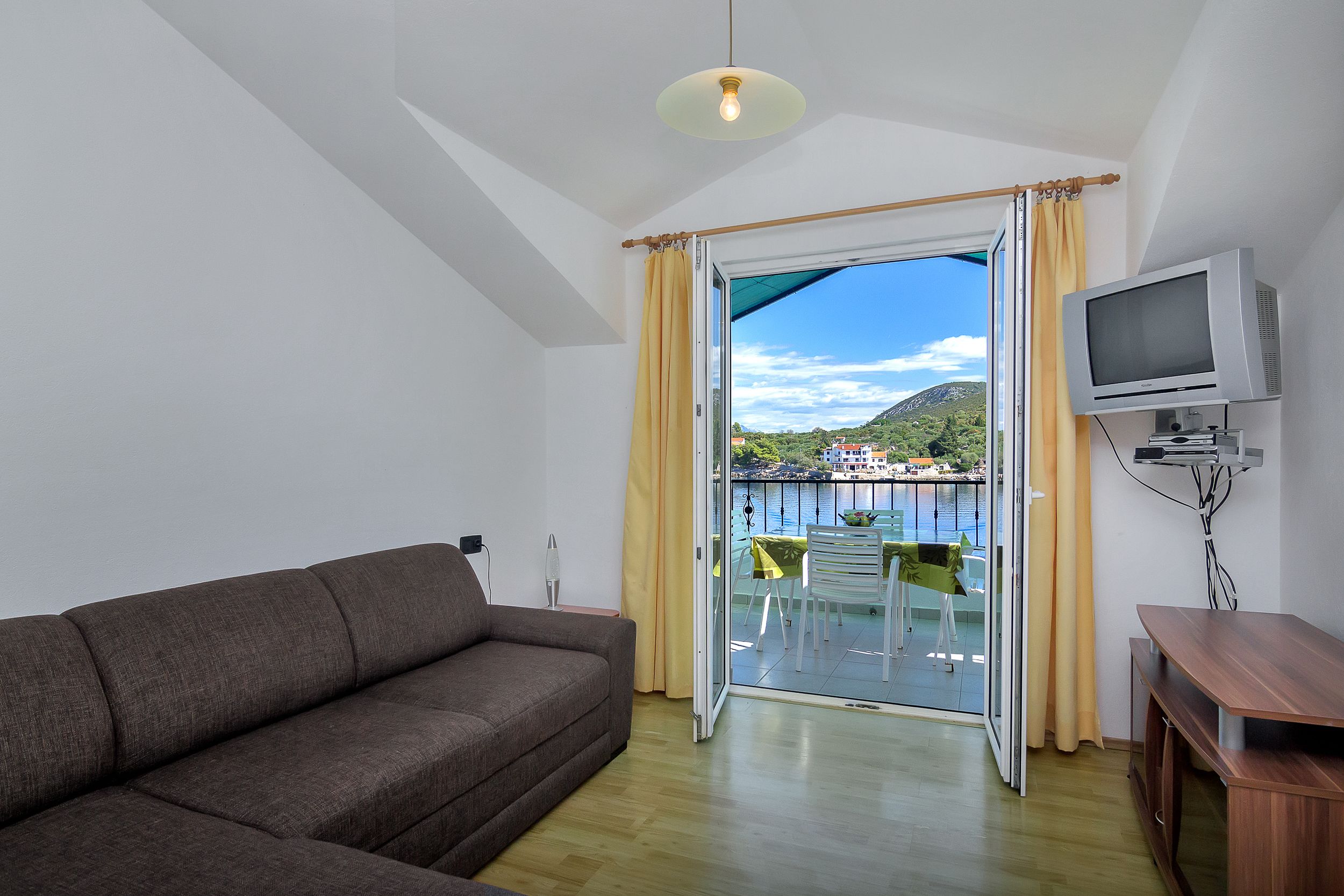 Apartment and Rooms Nikola 38301-A11
