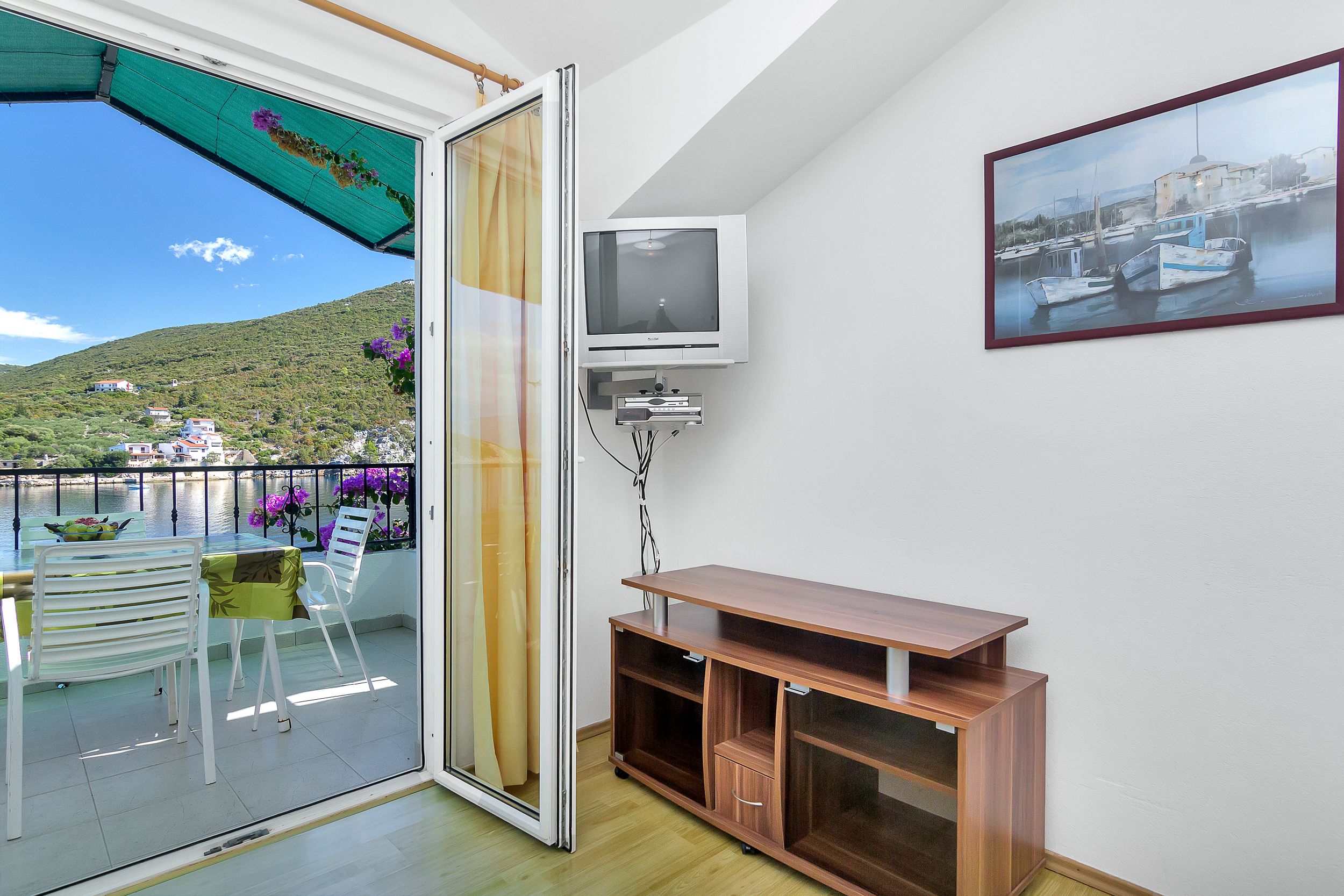 Apartment and Rooms Nikola 38301-A11