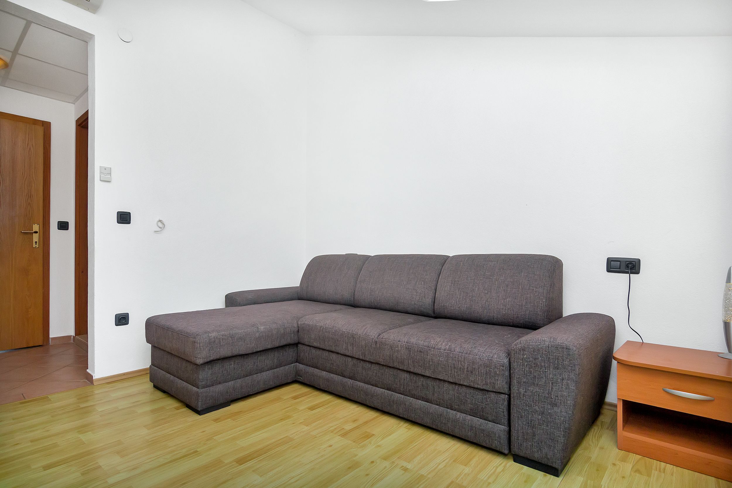 Apartment and Rooms Nikola 38301-A11