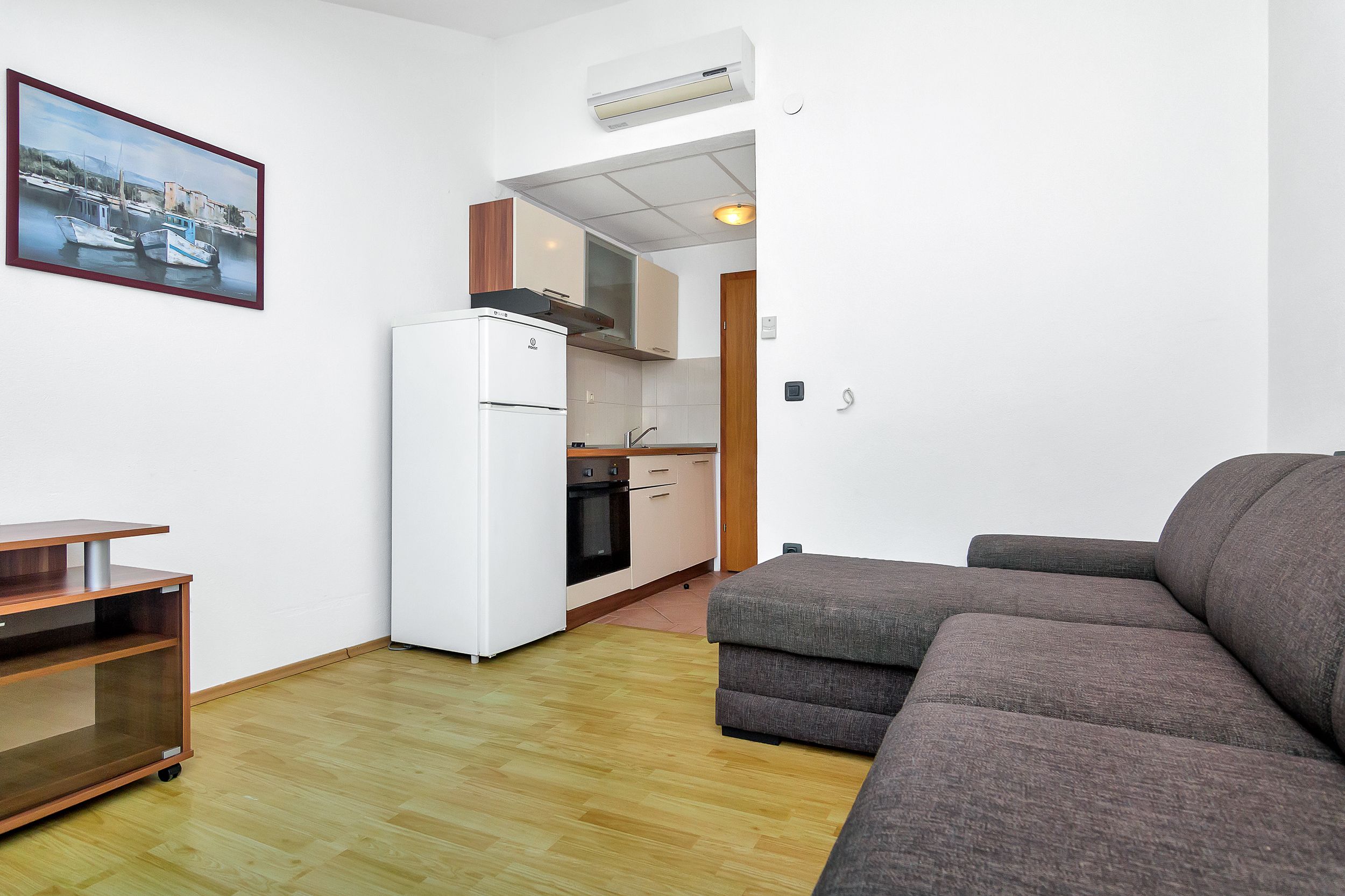 Apartment and Rooms Nikola 38301-A11