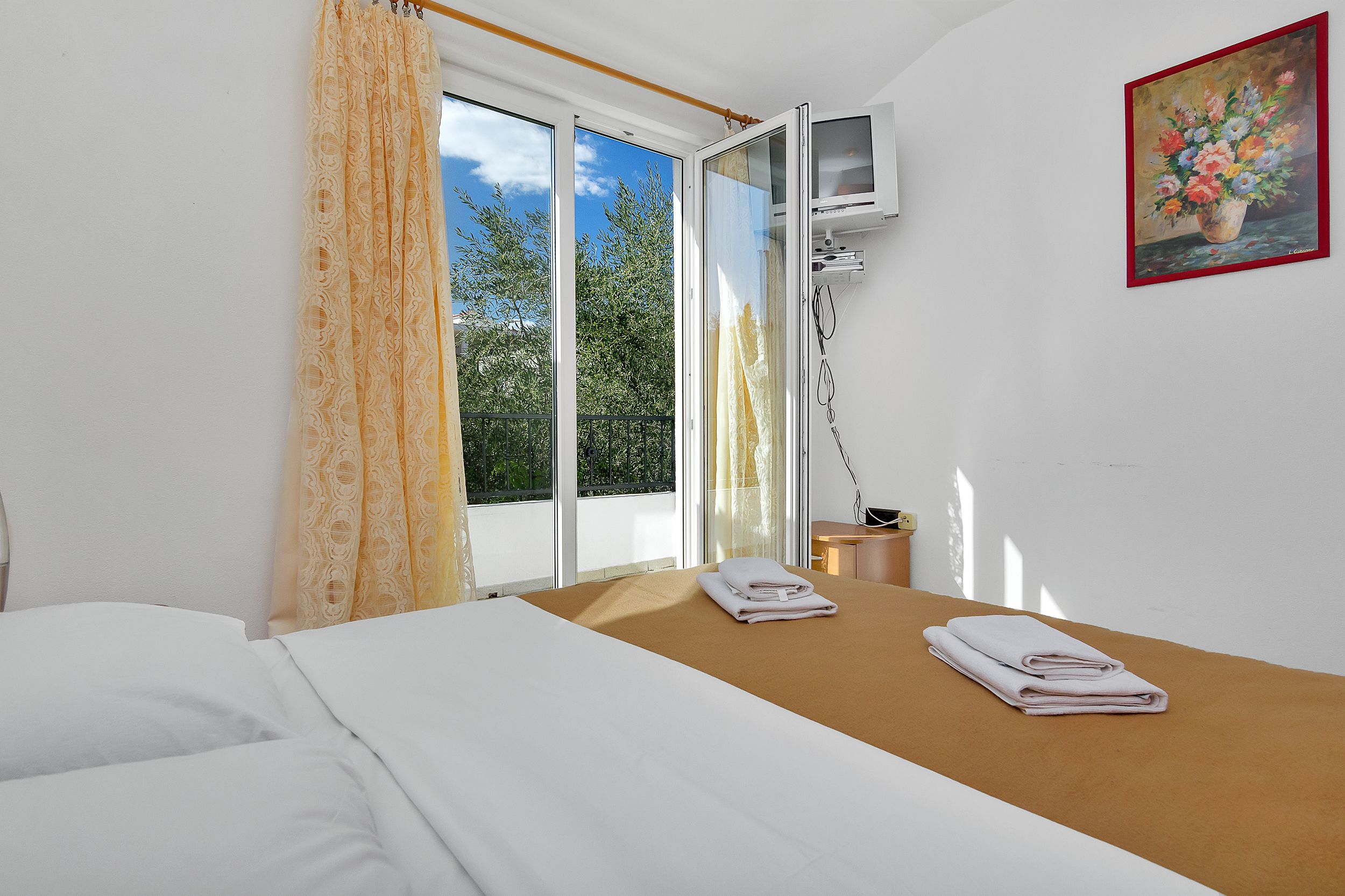Apartment and Rooms Nikola 38301-A12