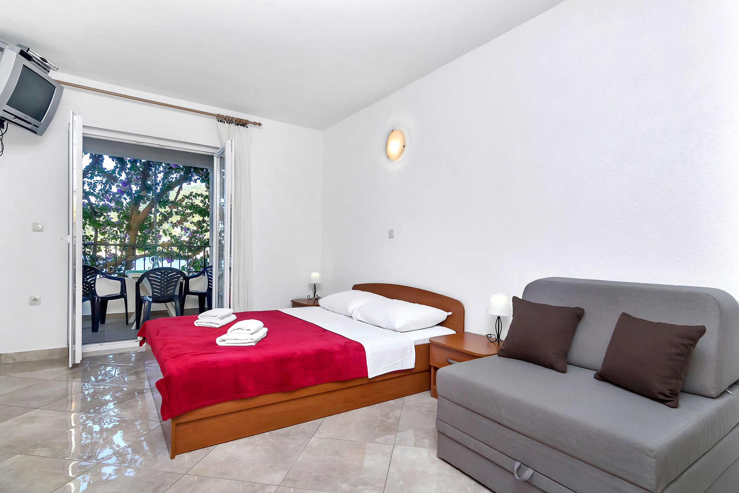 Apartment and Rooms Nikola 38301-A13
