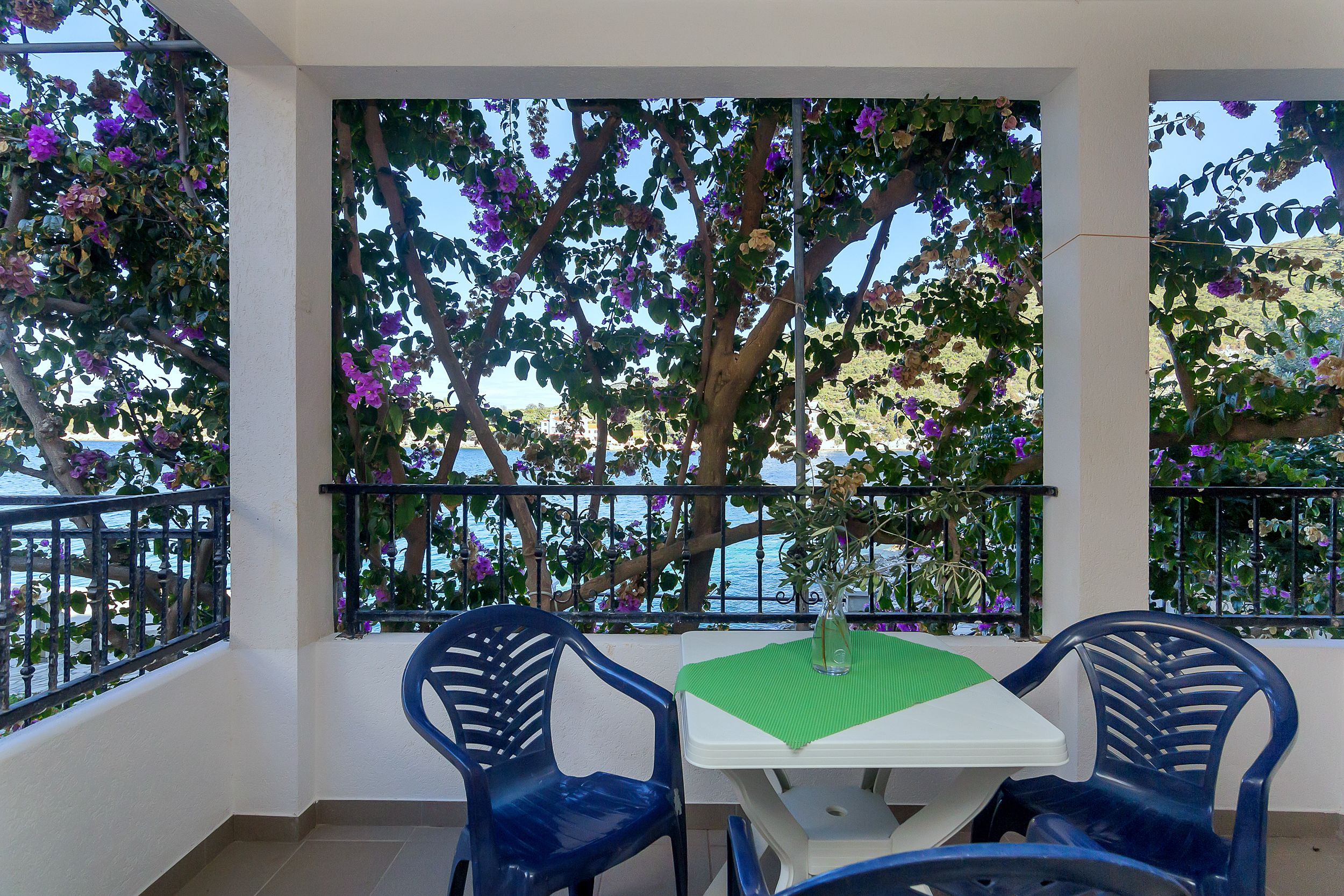 Apartment and Rooms Nikola 38301-A13