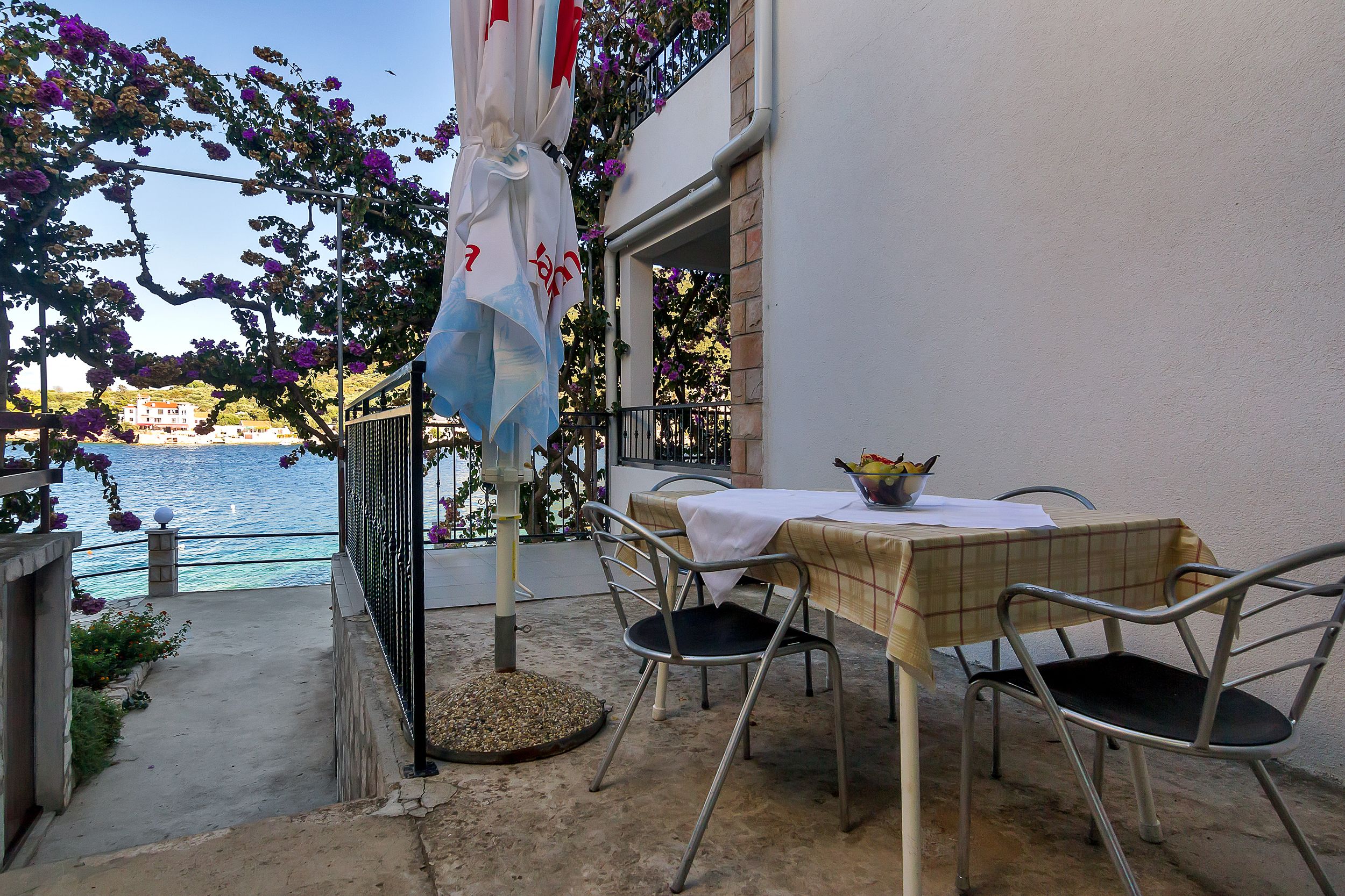 Apartment and Rooms Nikola 38301-A13