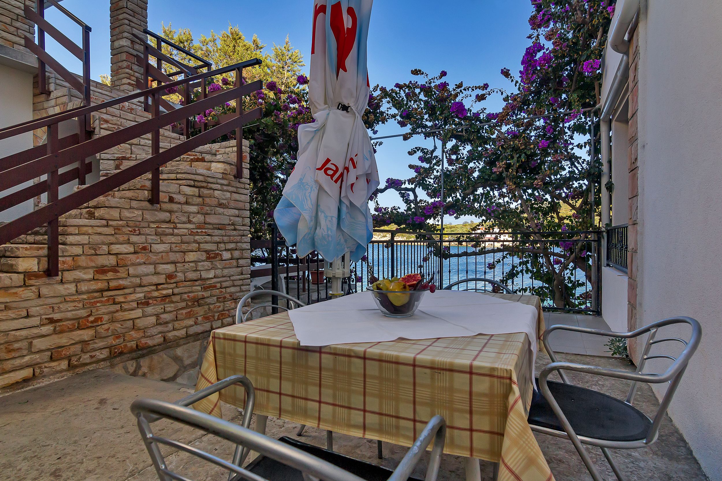 Apartment and Rooms Nikola 38301-A13