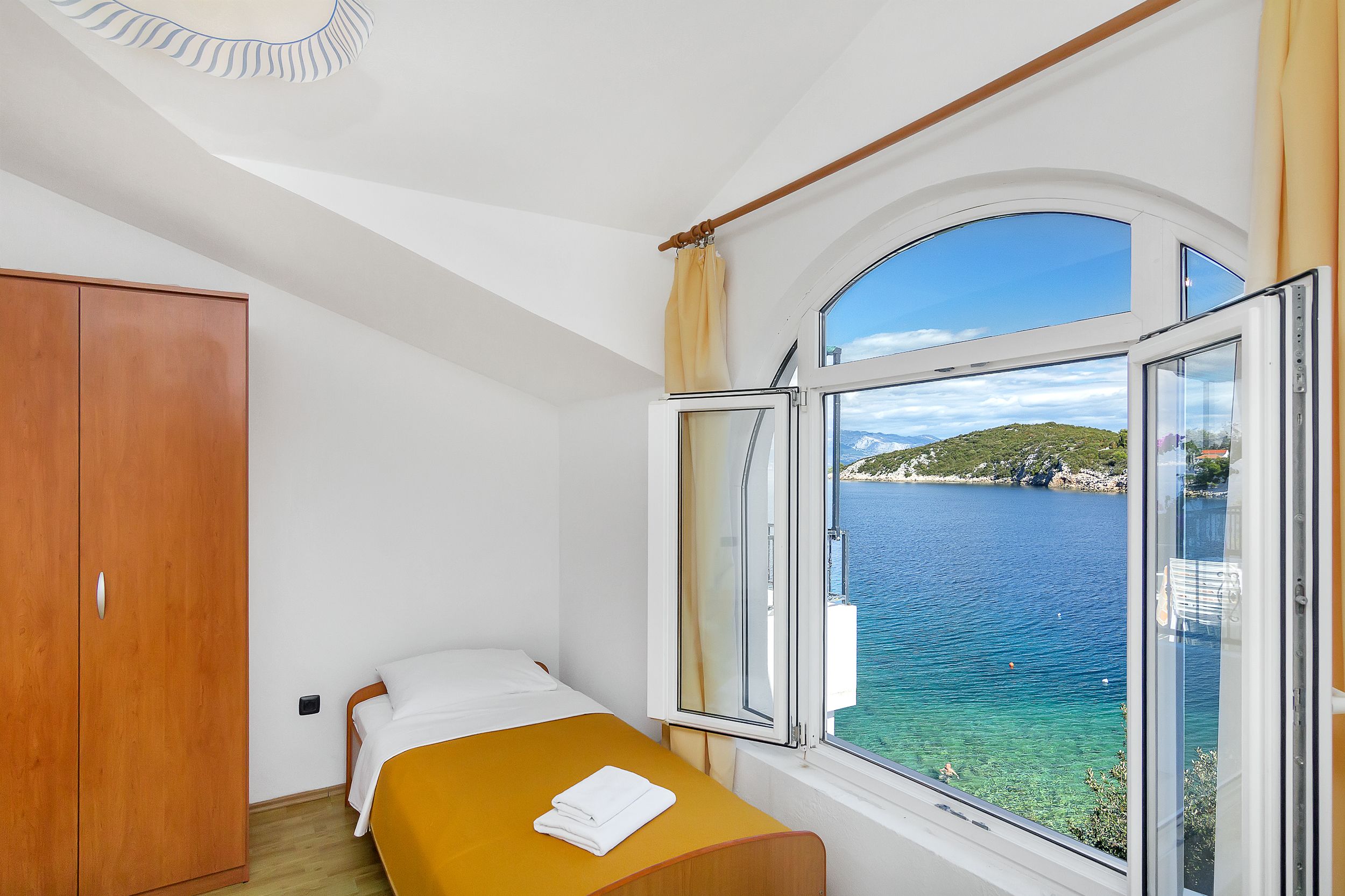 Apartment and Rooms Nikola 38301-A14