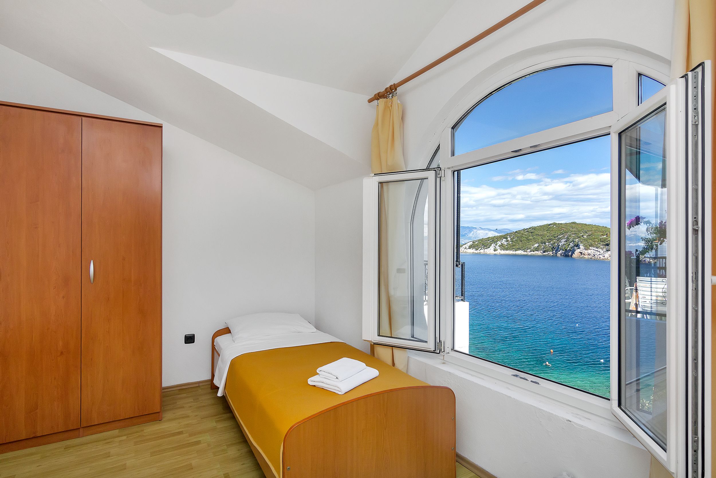 Apartment and Rooms Nikola 38301-A14