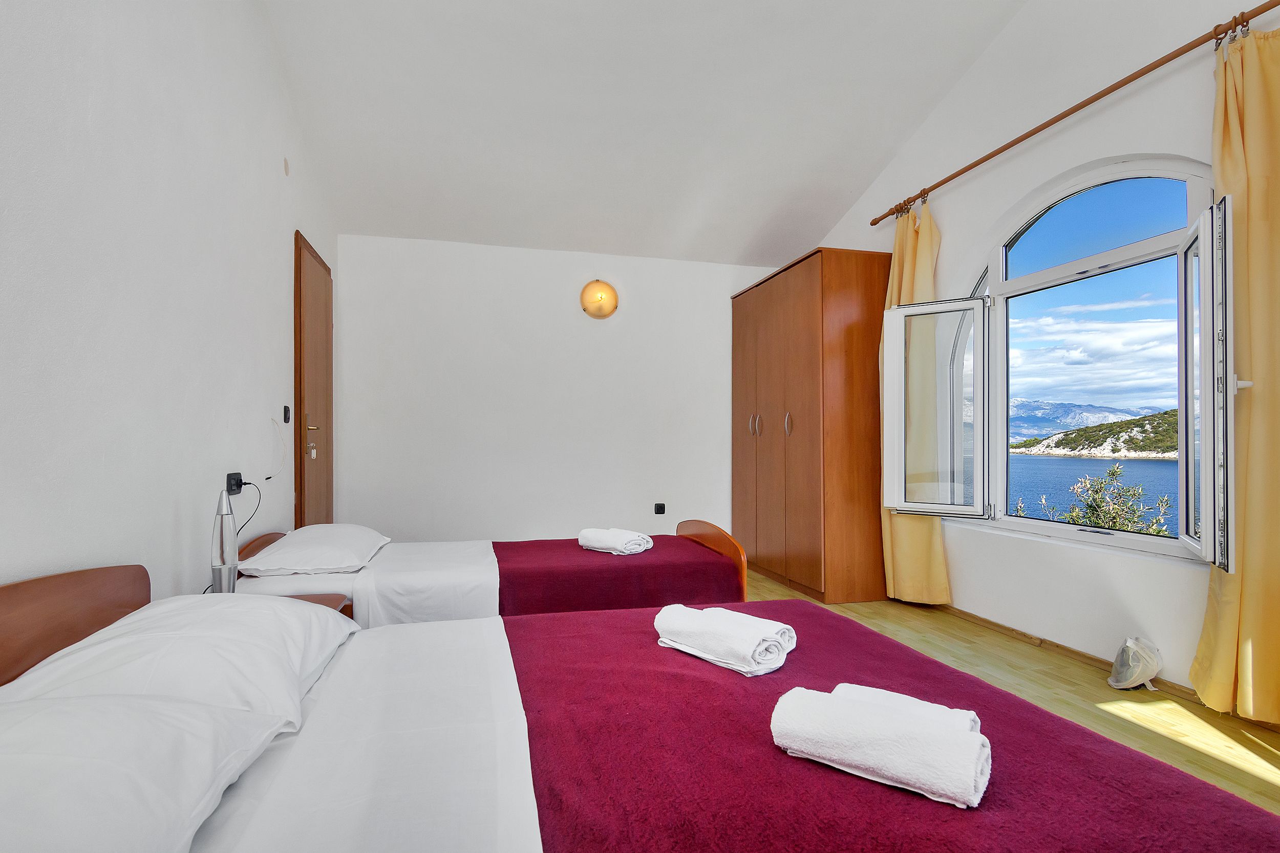 Apartment and Rooms Nikola 38301-A14