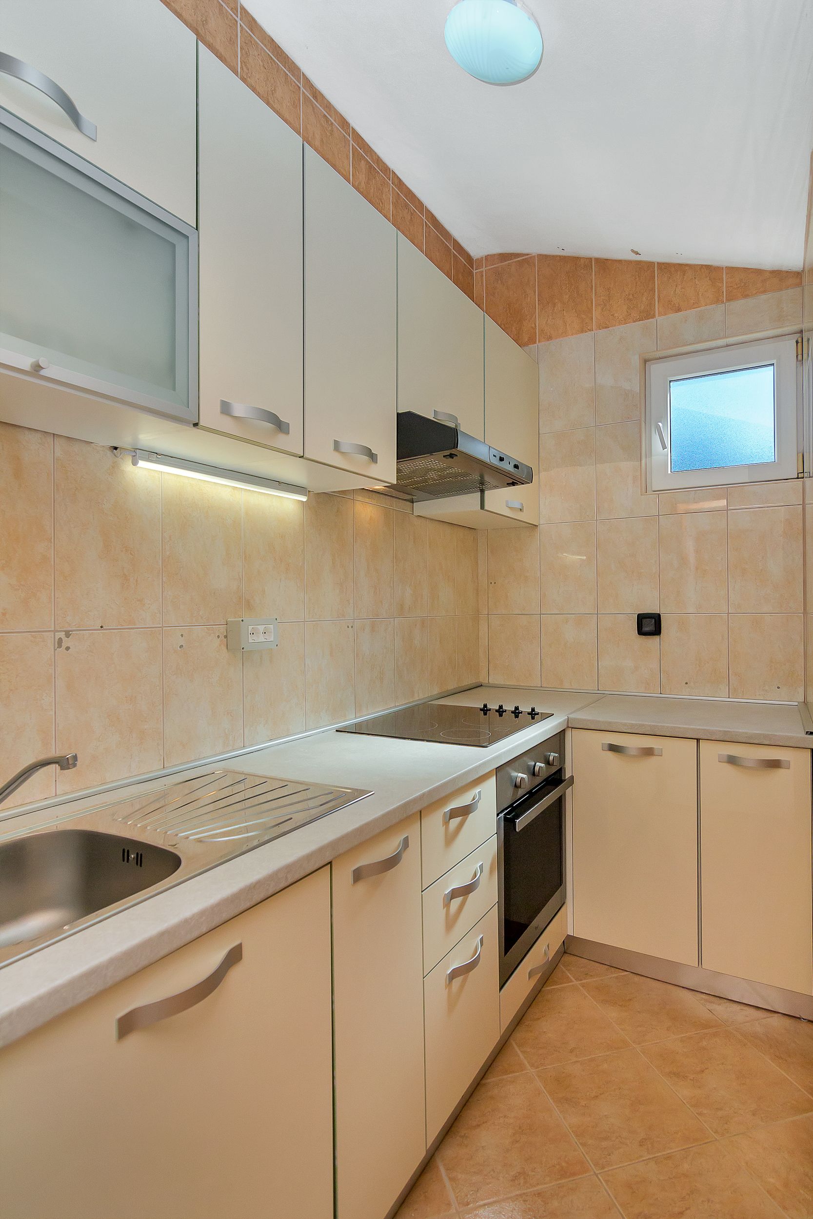 Apartment and Rooms Nikola 38301-A14