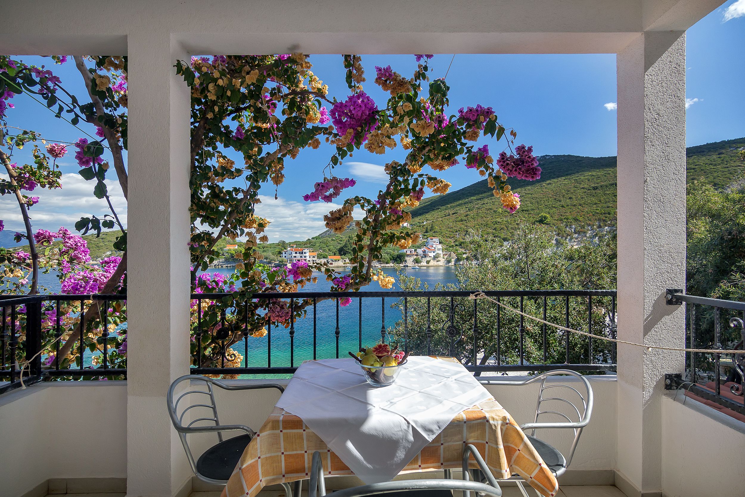 Apartment and Rooms Nikola 38301-A6