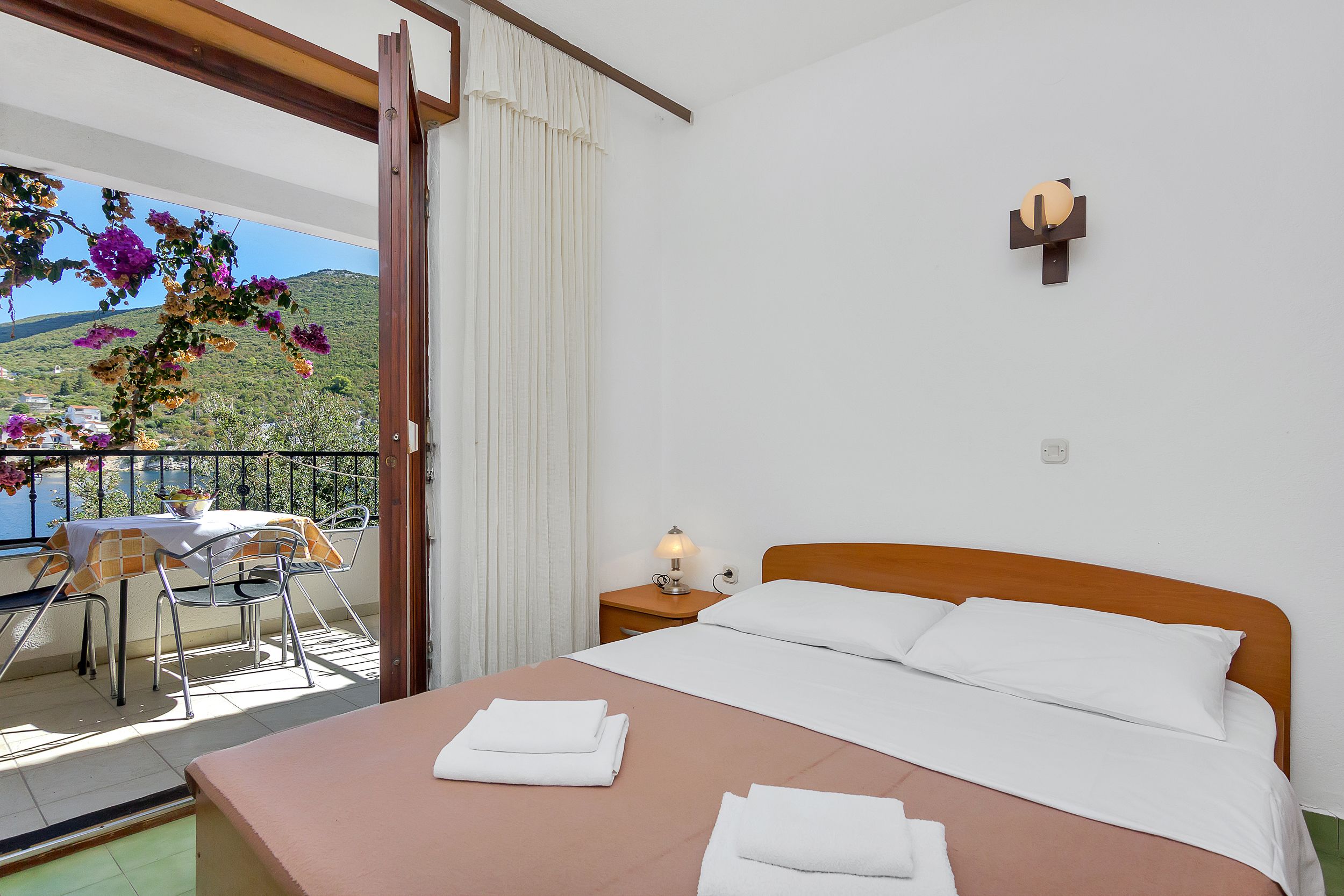 Apartment and Rooms Nikola 38301-A6