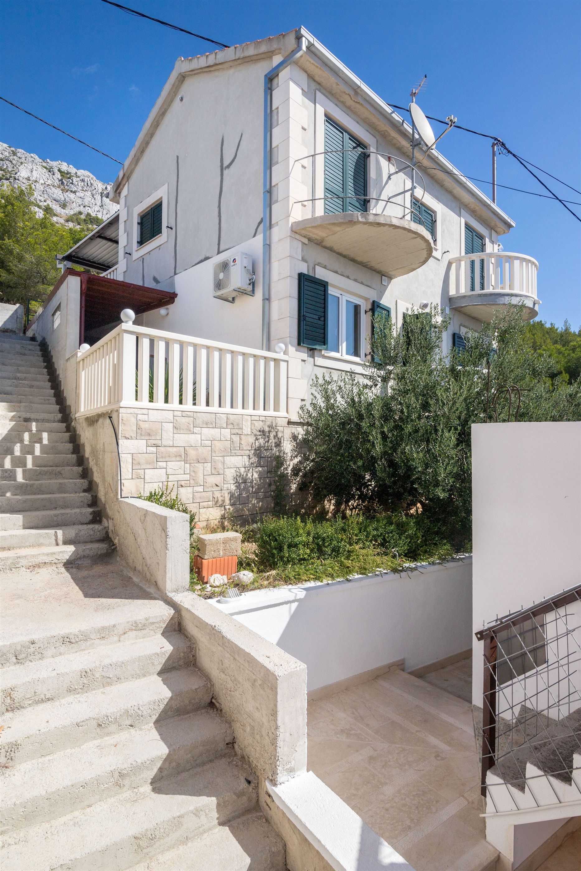 Apartments Djani 31111-A2