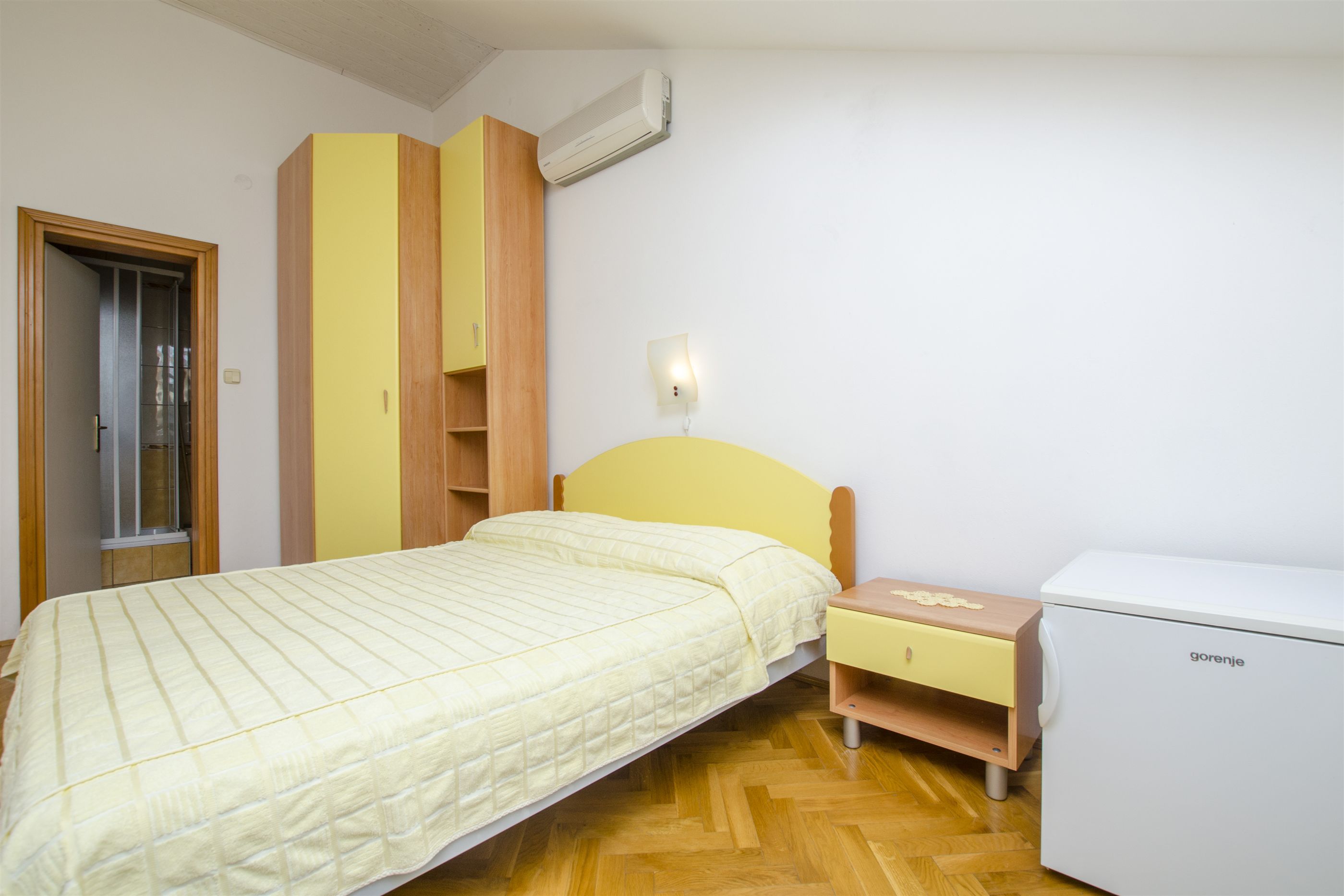 Apartment and Rooms Mate 38551-S2