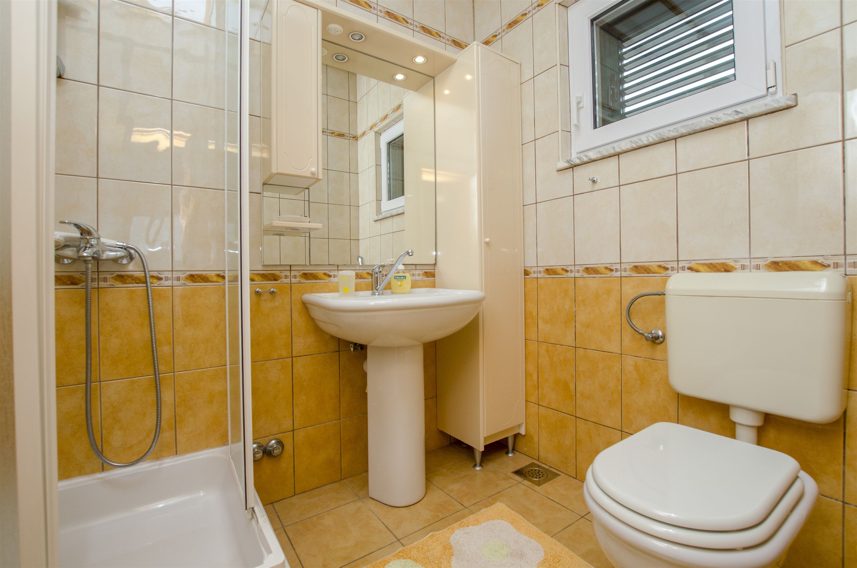 Apartment and Rooms Mate 38551-S2